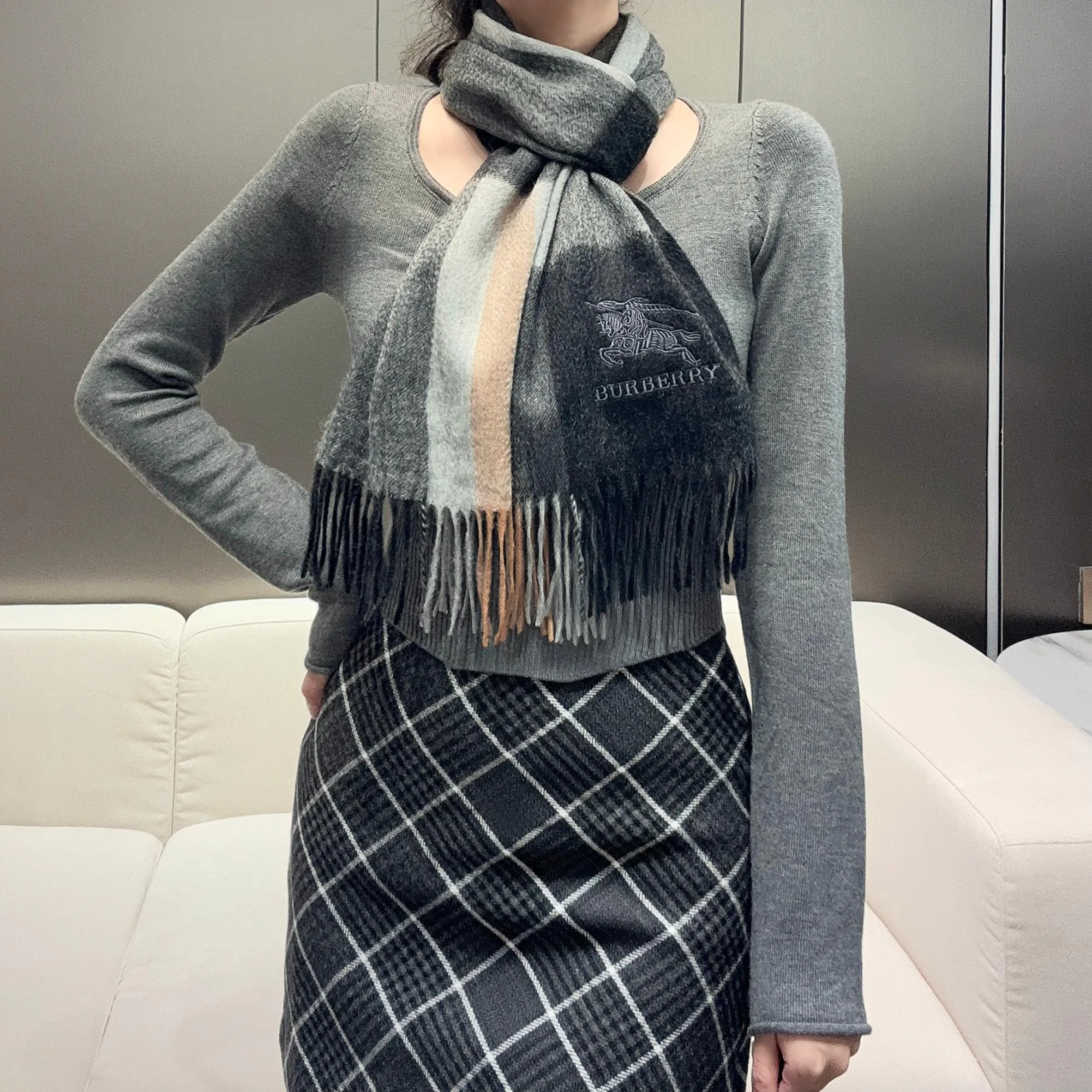 Шарфы Burberry 17911083