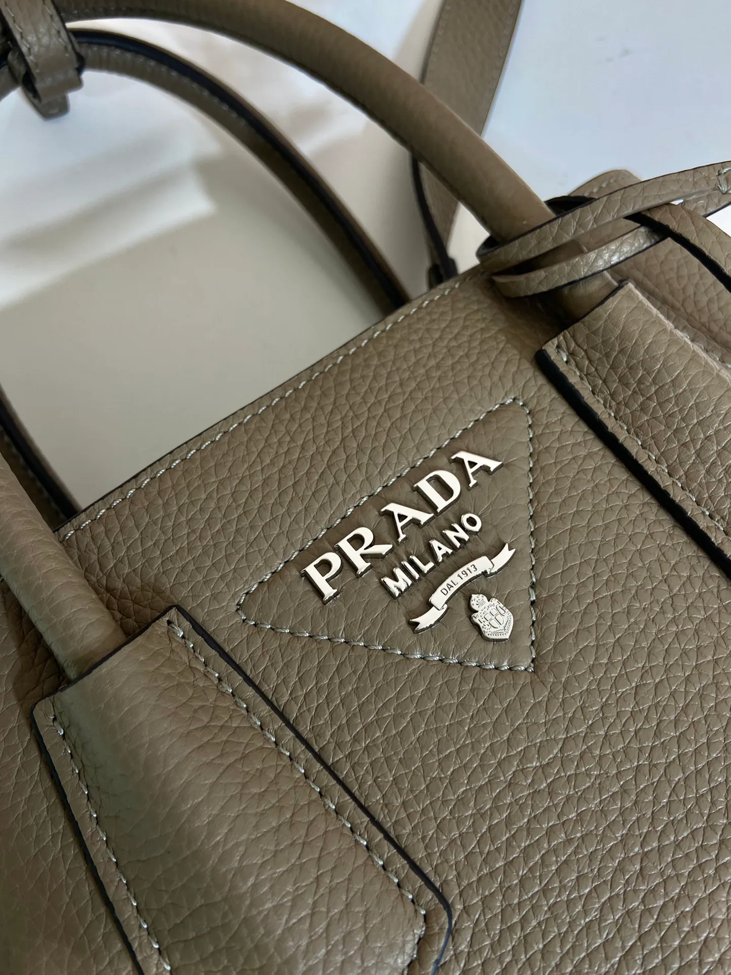 Классические Сумки Женские Prada 11449106