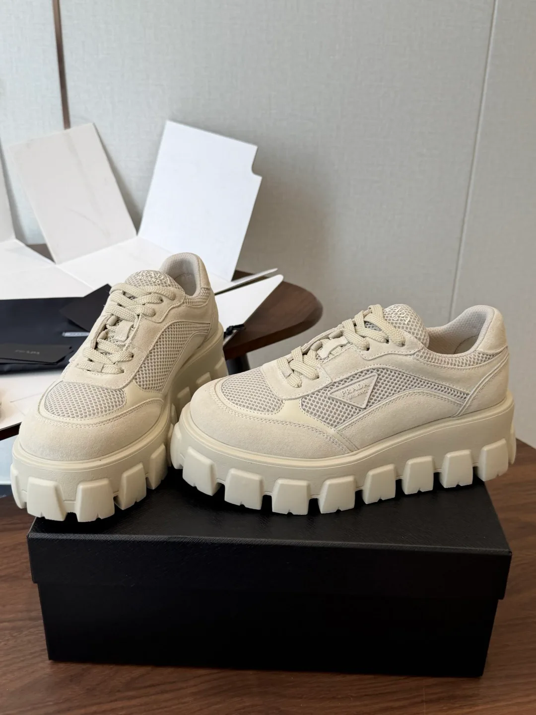 Кроссовки Женские Prada 19039092