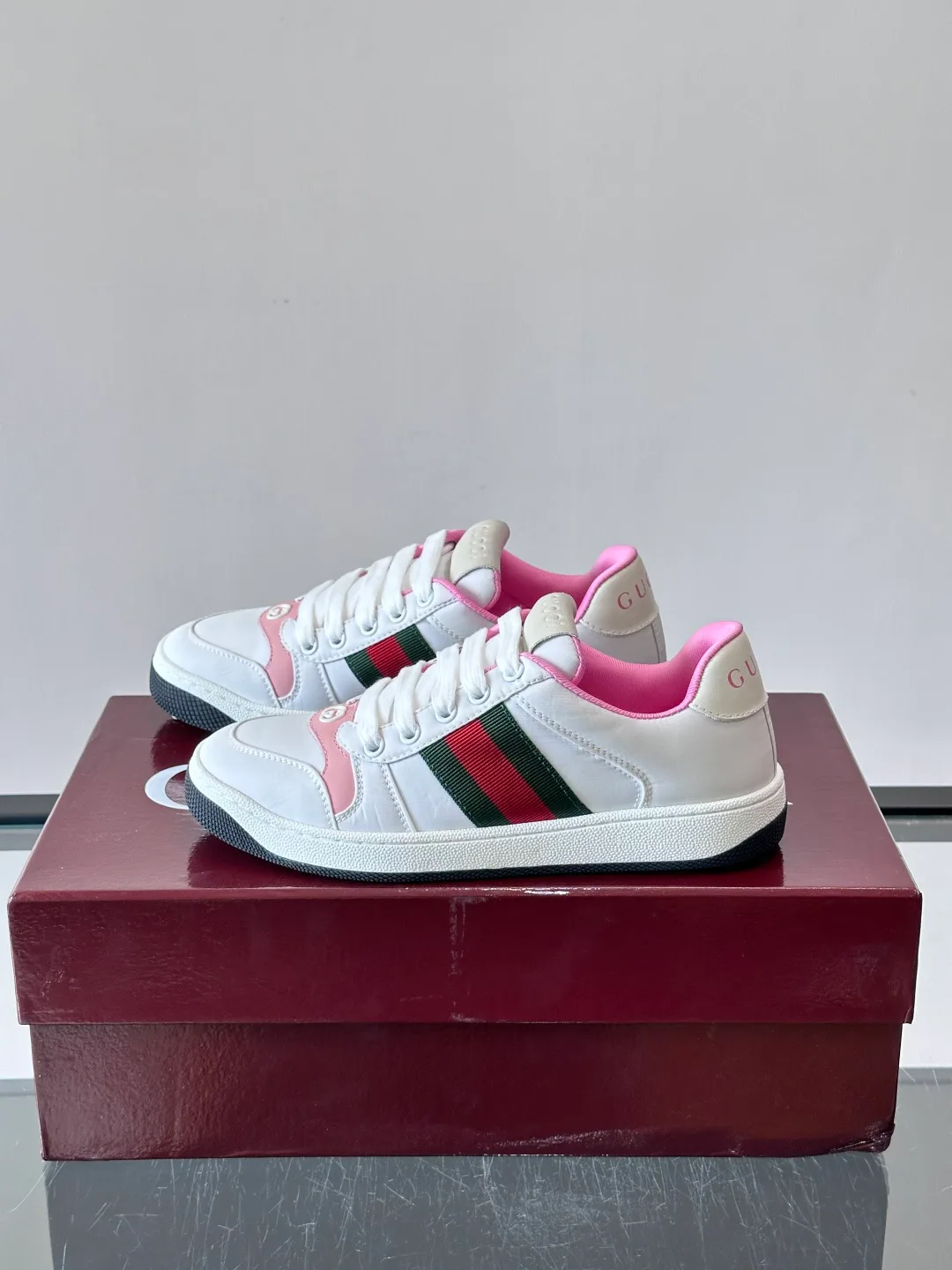 Кроссовки Женские Gucci 17689349