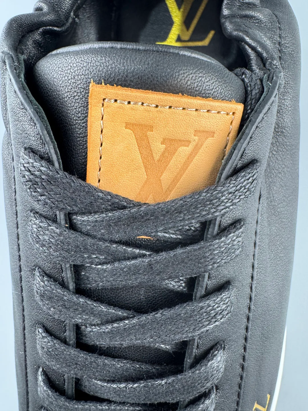 Кроссовки Мужские Louis Vuitton 11907196