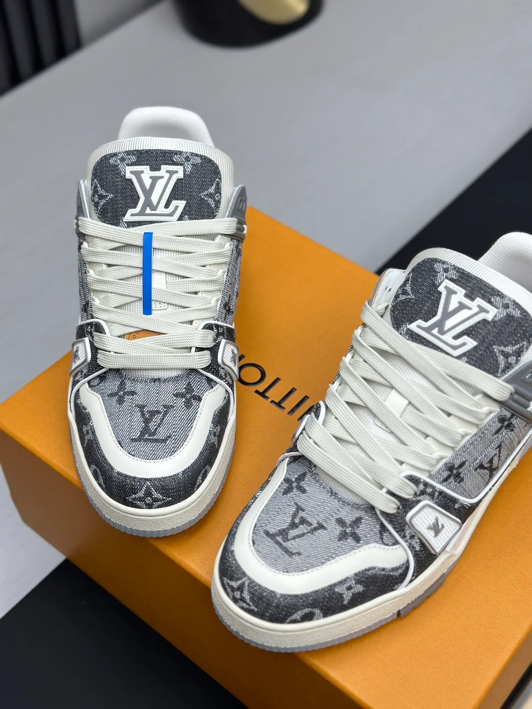Кроссовки Женские Louis Vuitton 9581139