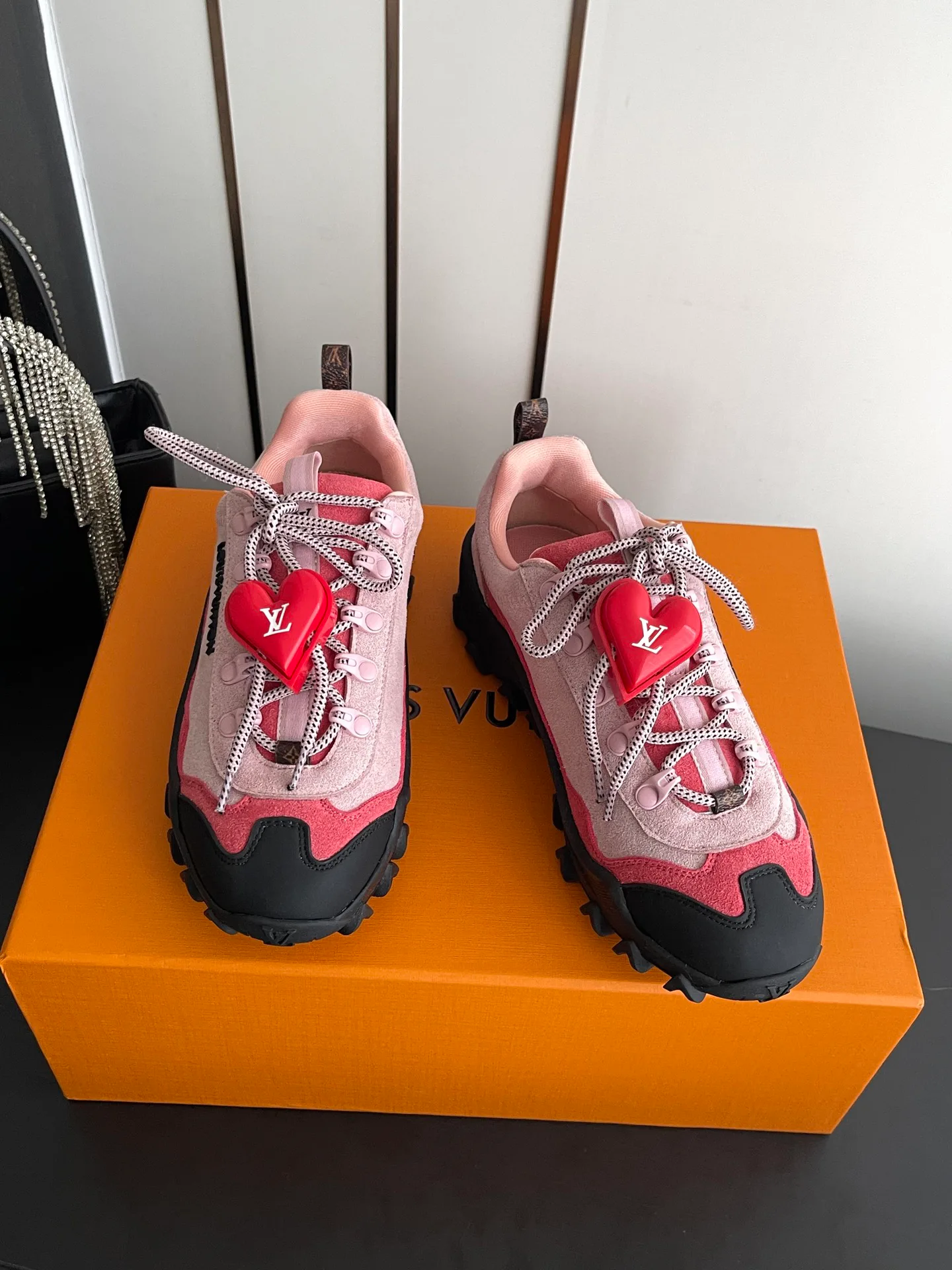 Кроссовки Женские Louis Vuitton 17554378