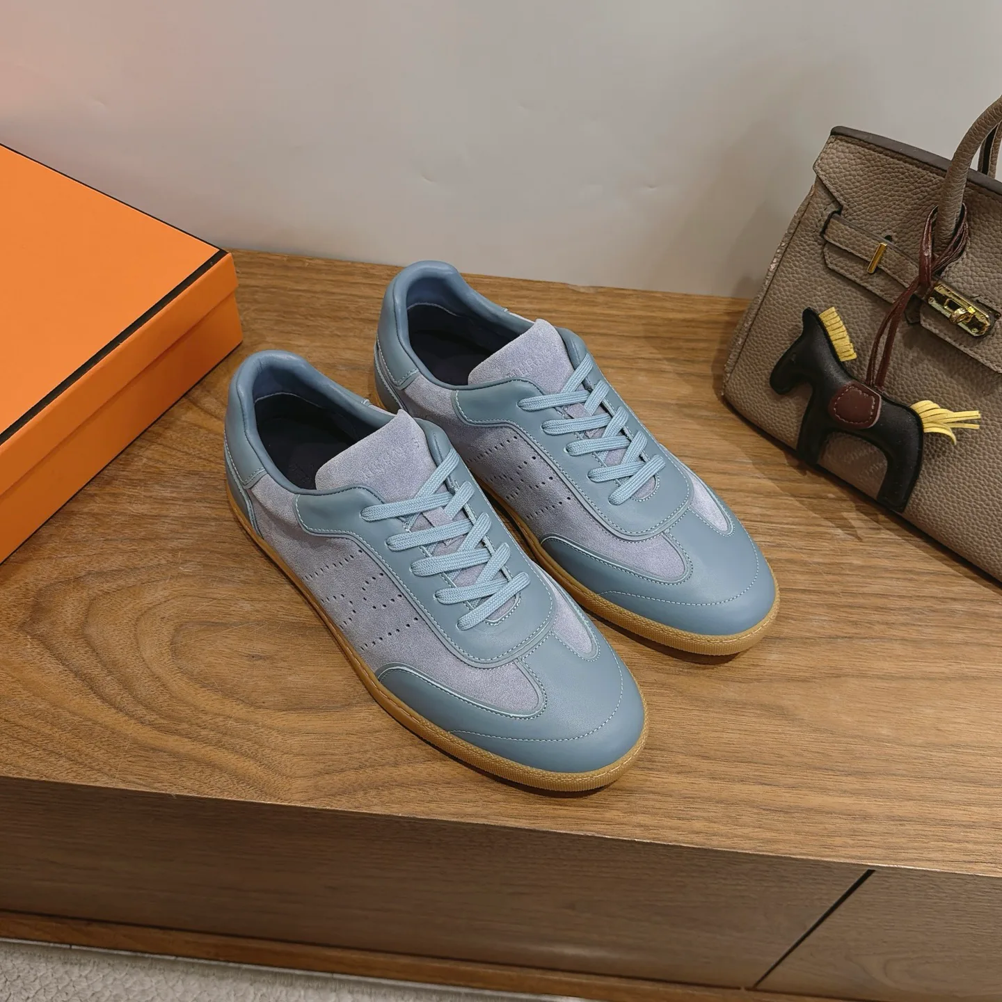 Кроссовки Женские Hermes 18230937