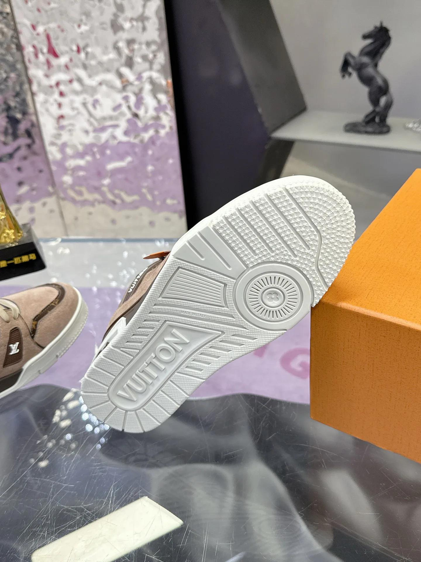 Кроссовки Женские Louis Vuitton 17530416