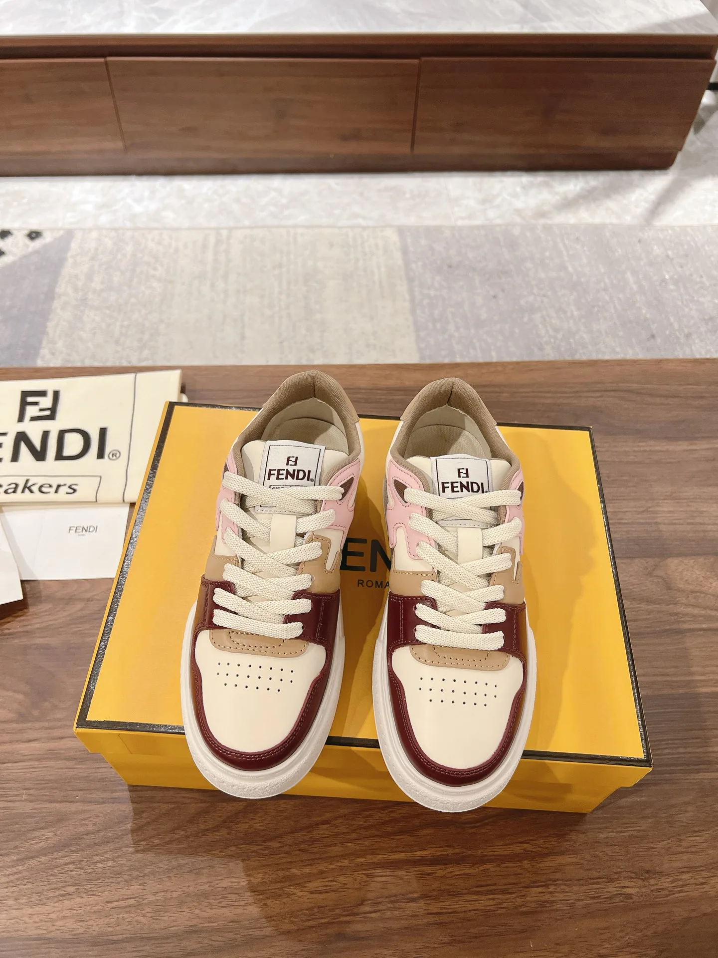 Кроссовки Женские Fendi 18219633