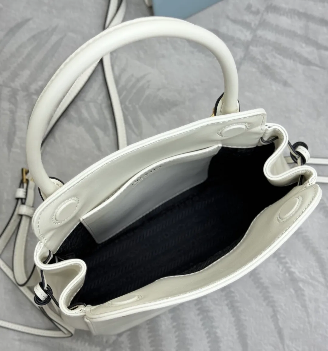 Классические Сумки Женские Prada 12131033