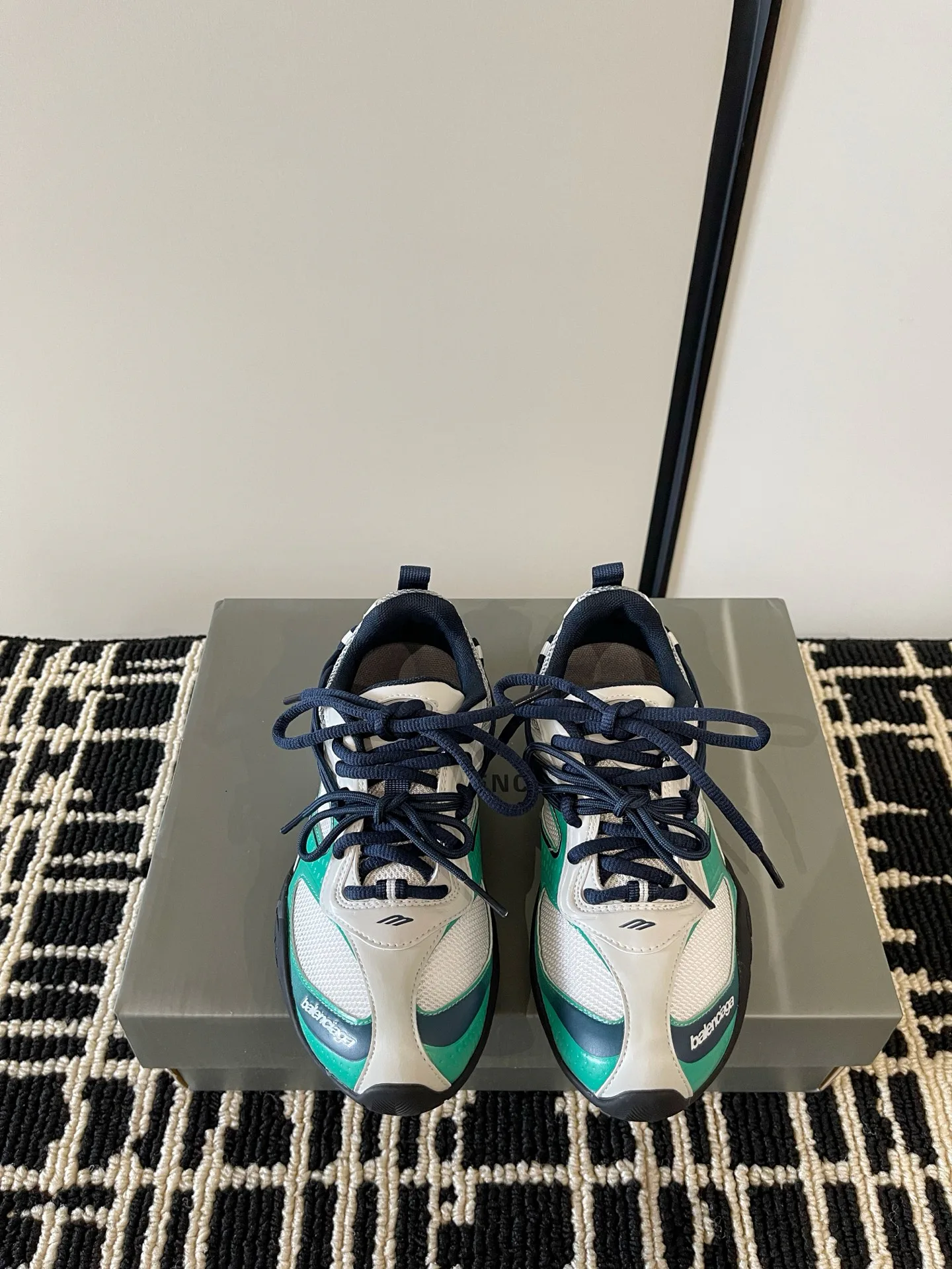 Кроссовки Женские Balenciaga 18386311