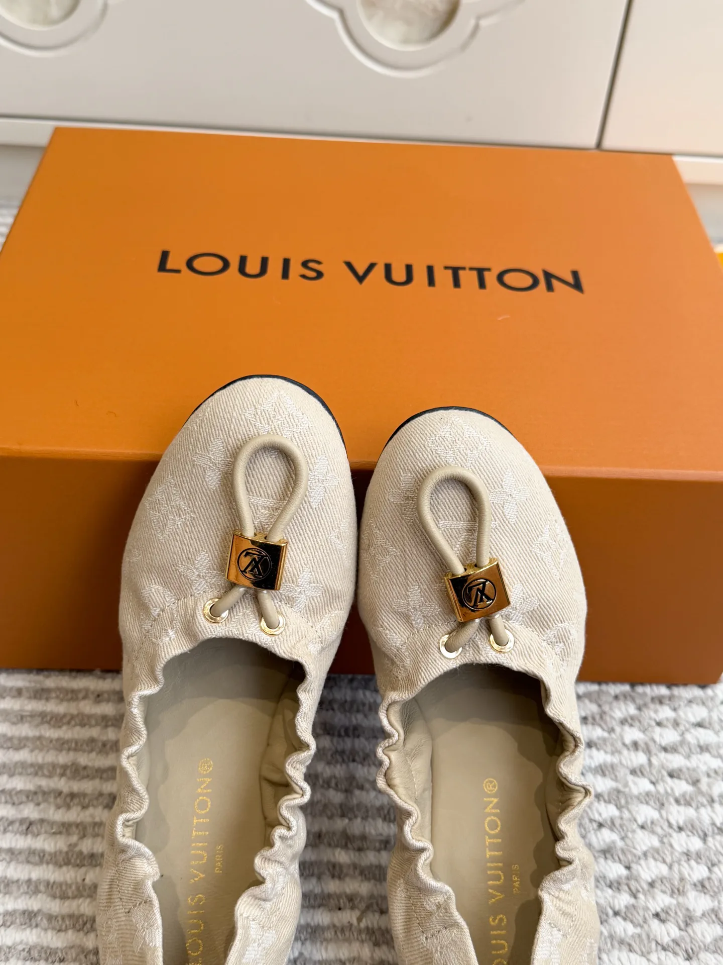 Балетки Женские Louis Vuitton 18414280