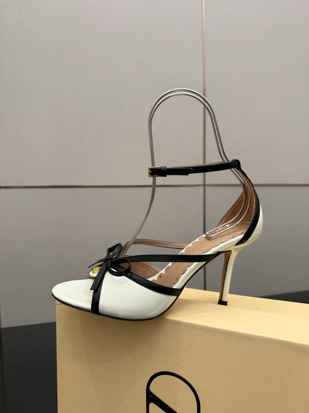 Босоножки Женские Valentino 11682317