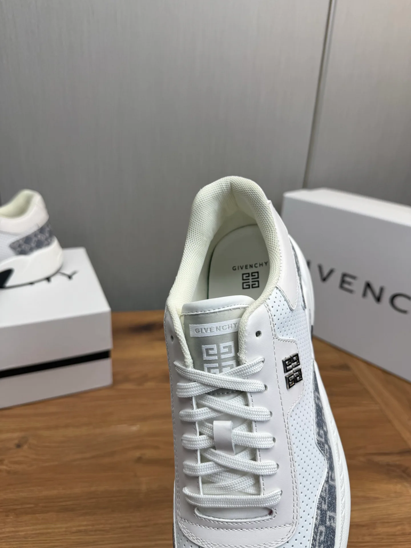 Кроссовки Мужские Givenchy 2380934