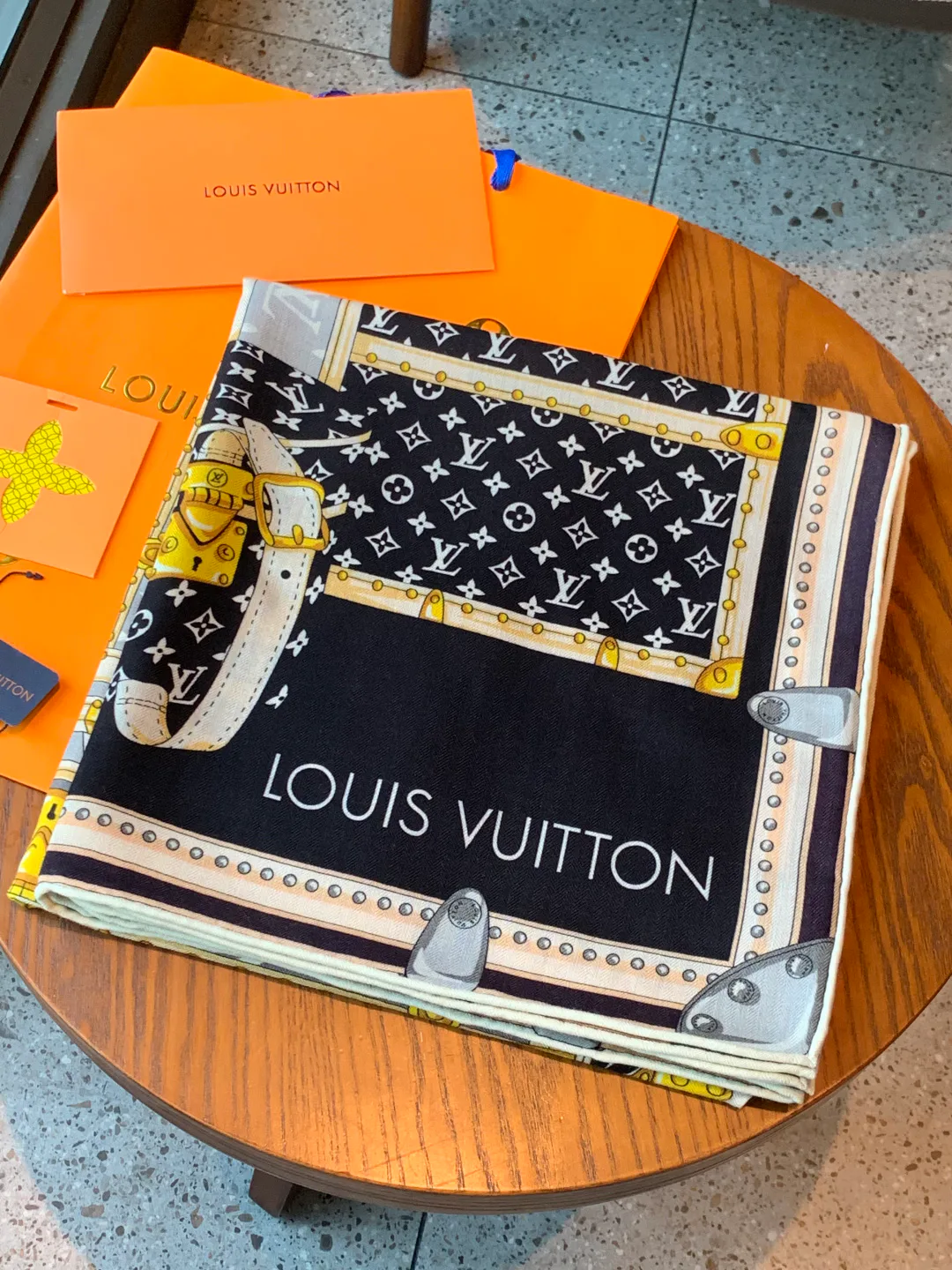 Платки Louis Vuitton 1338108