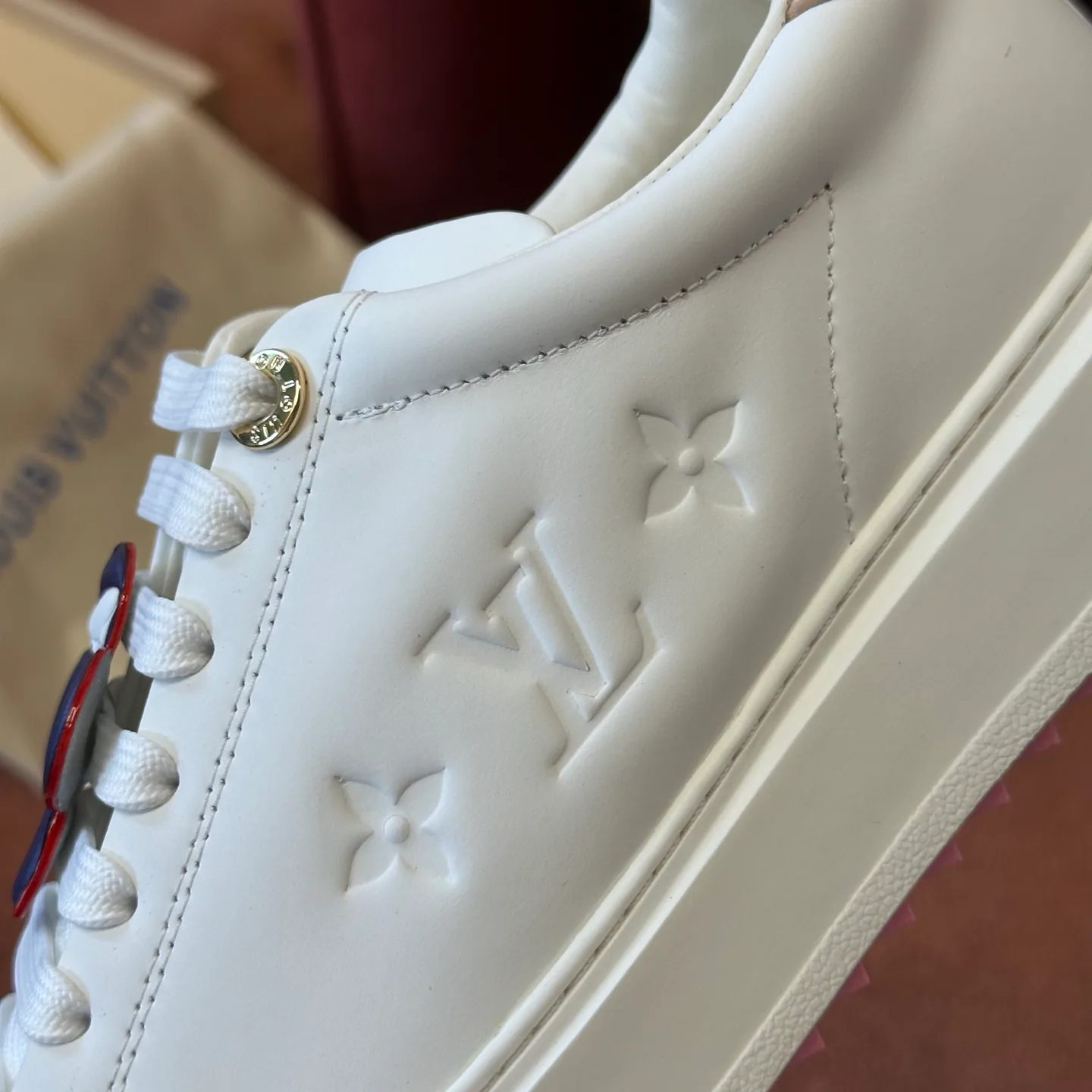 Кроссовки Женские Louis Vuitton 18120680