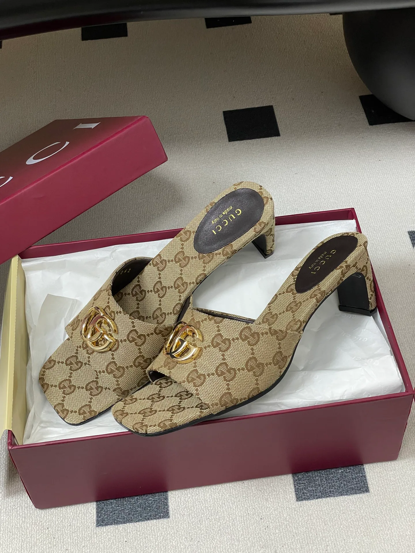 Босоножки Женские Gucci 10395319