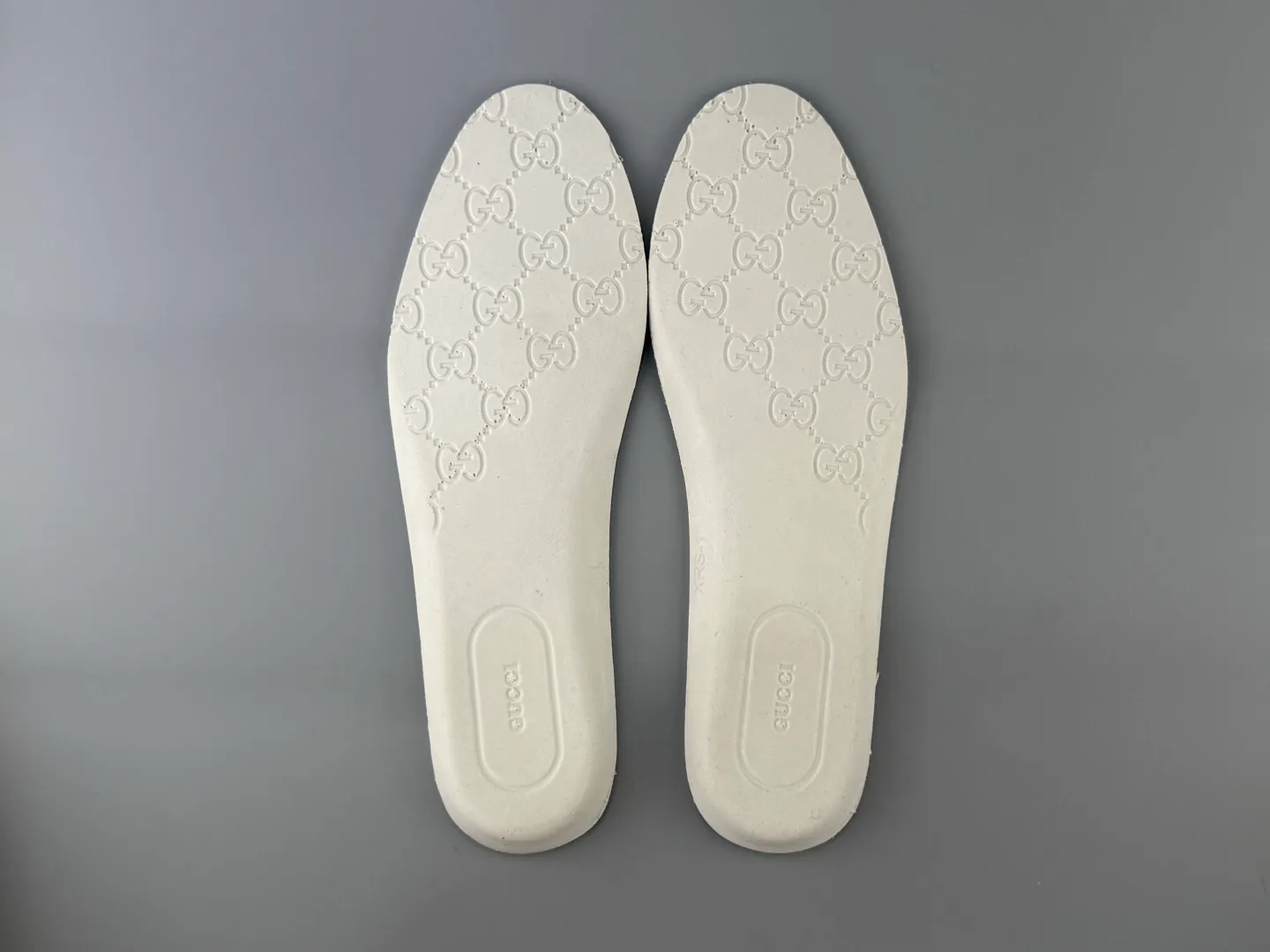 Кроссовки Женские Gucci 18552253
