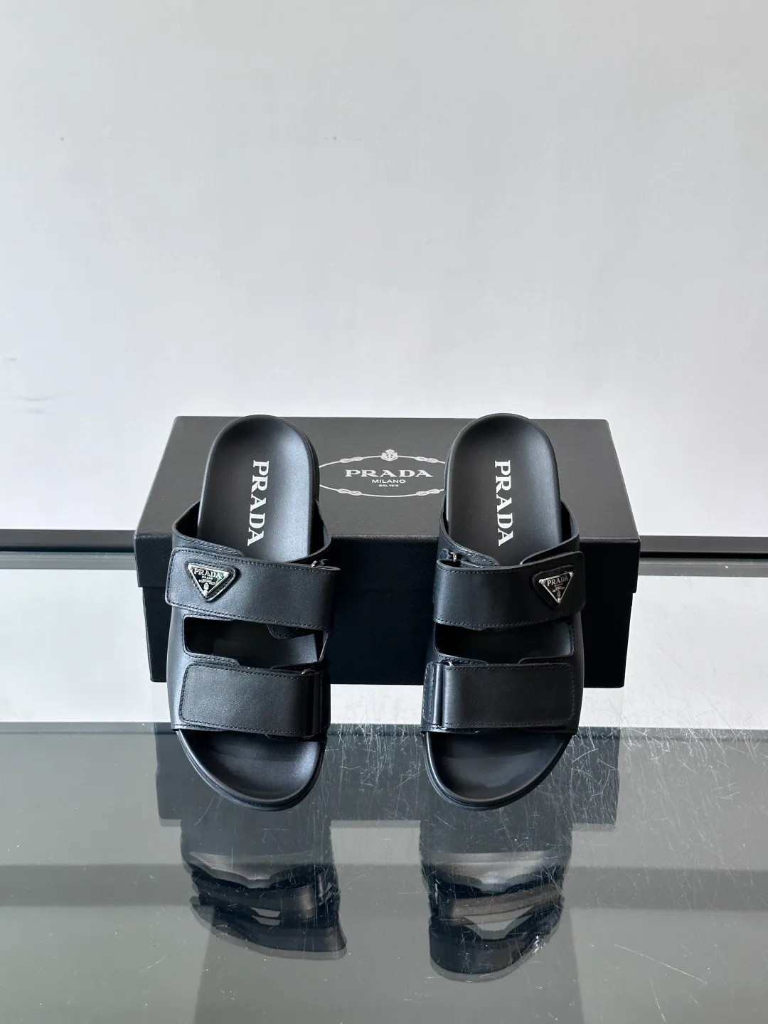 Шлепанцы Женские Prada 17689188
