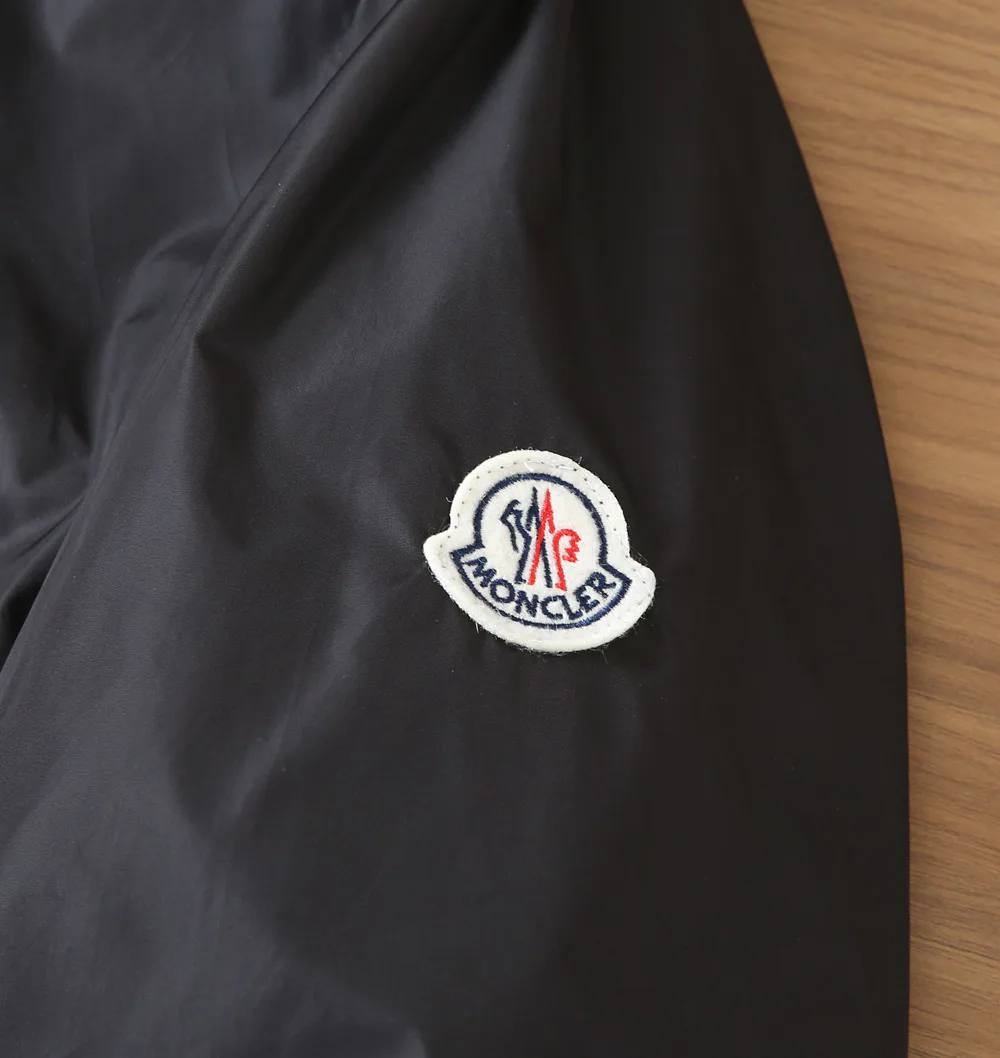 Куртки И Пуховики Мужские Moncler 11011003