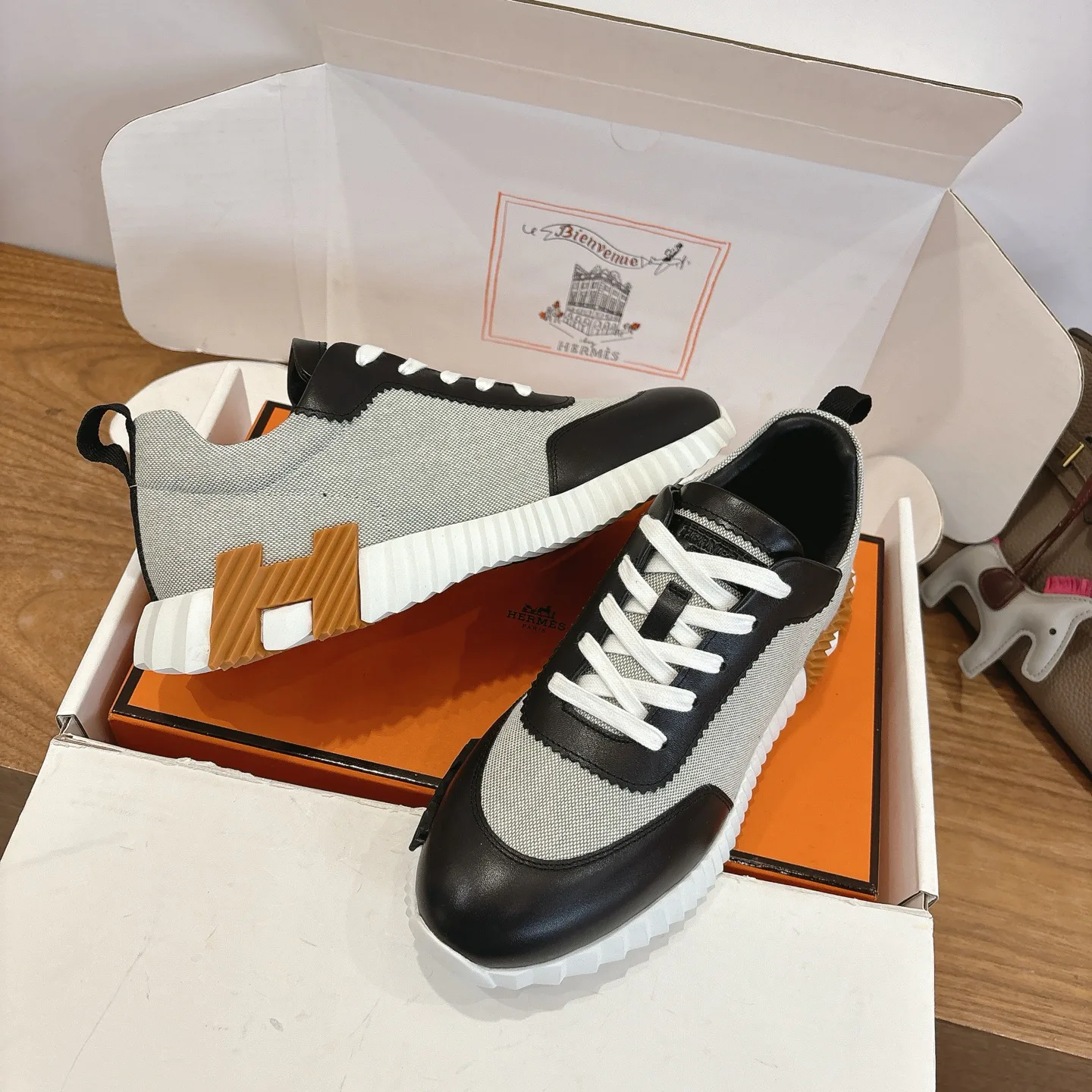 Кроссовки Женские Hermes 18729605