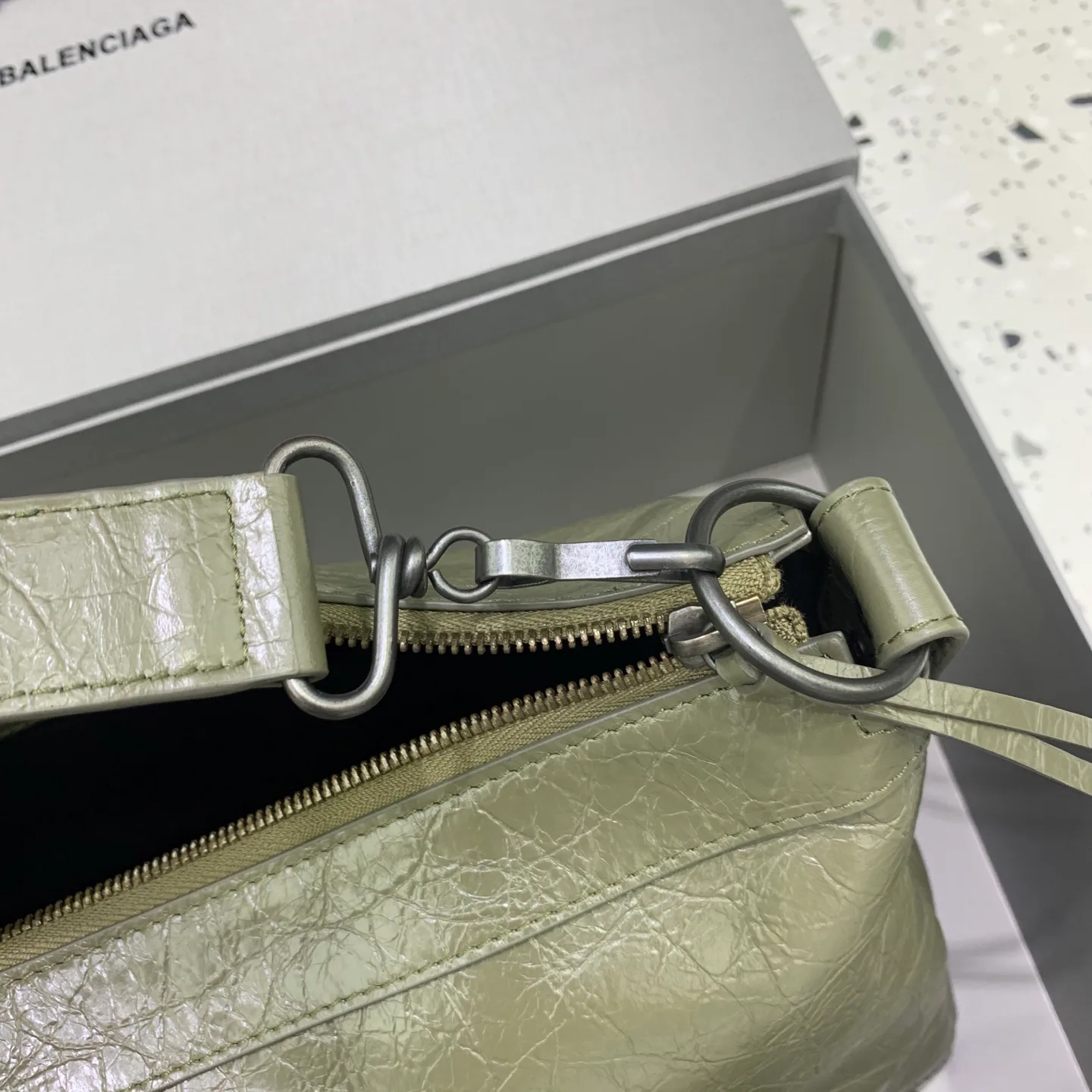 Сумки На Ремне Женские Balenciaga 13427251