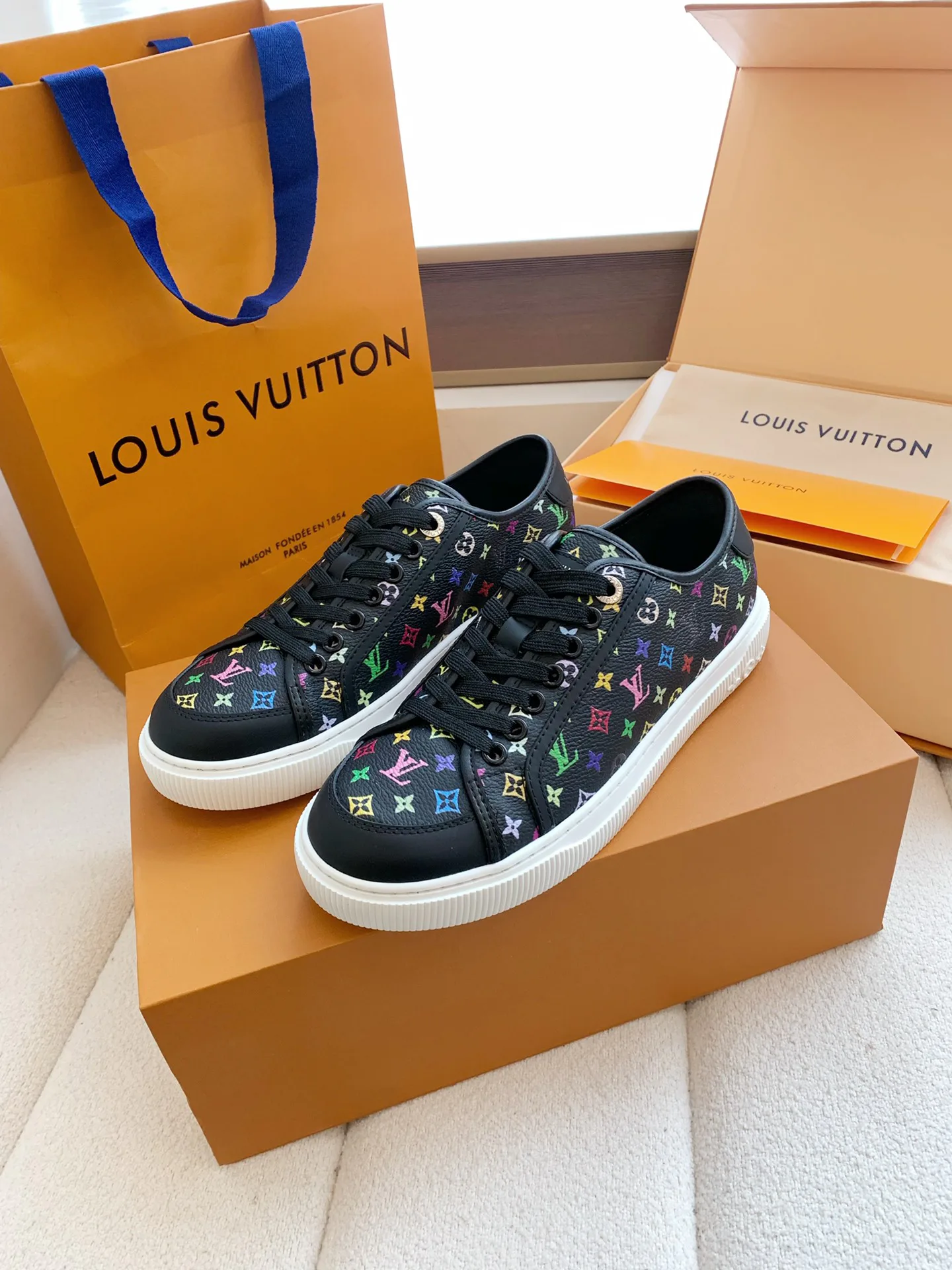 Кроссовки Женские Louis Vuitton 11876784