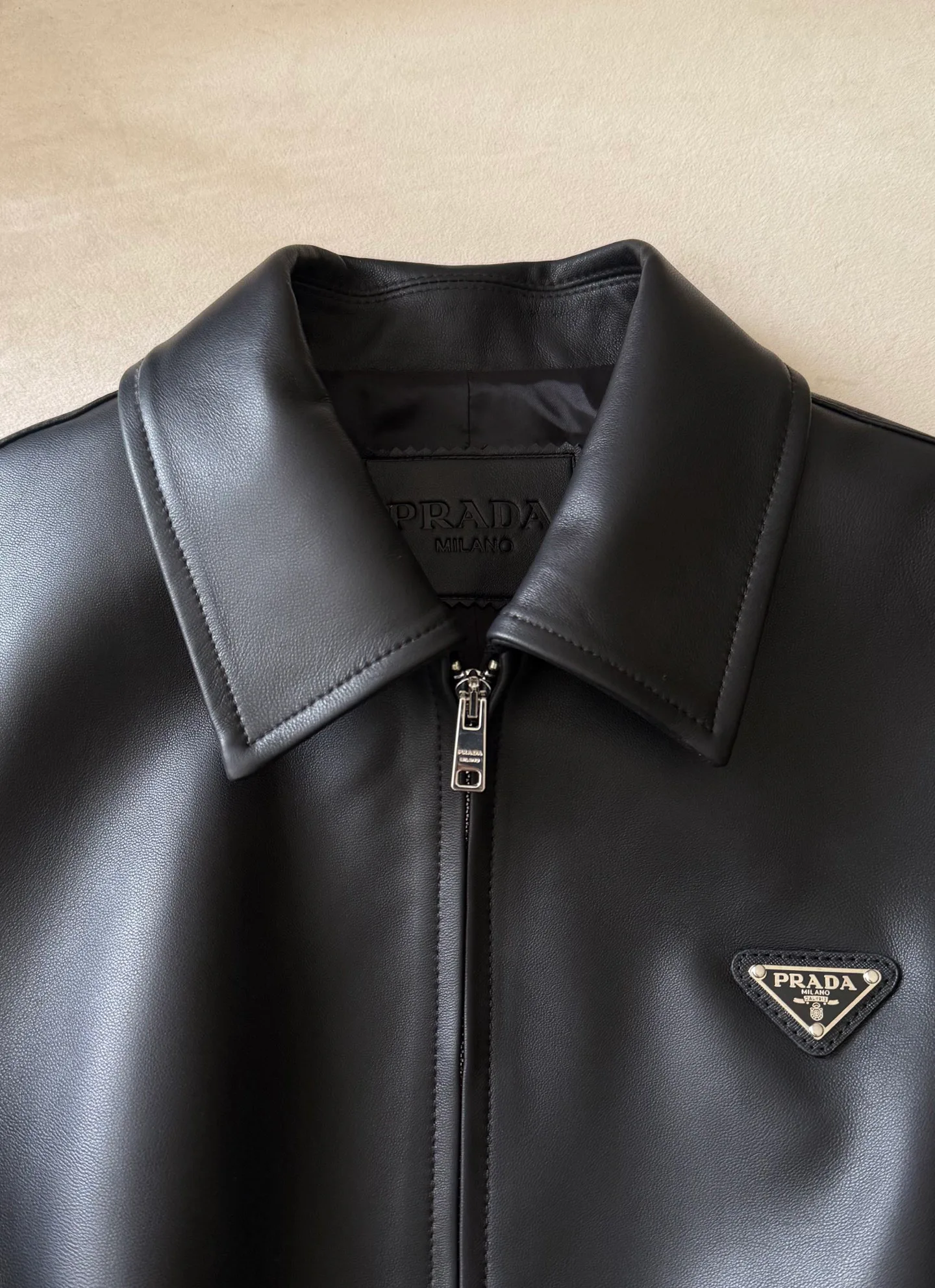 Кожаные Куртки И Дублёнки Женские Prada 18612317