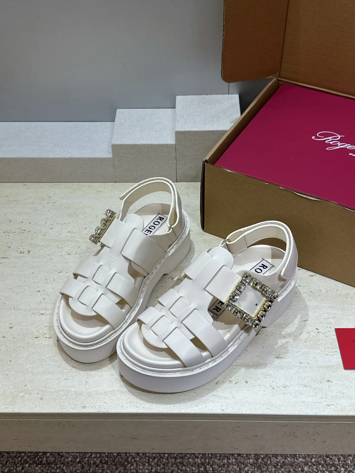 Босоножки Женские Roger Vivier 16910348