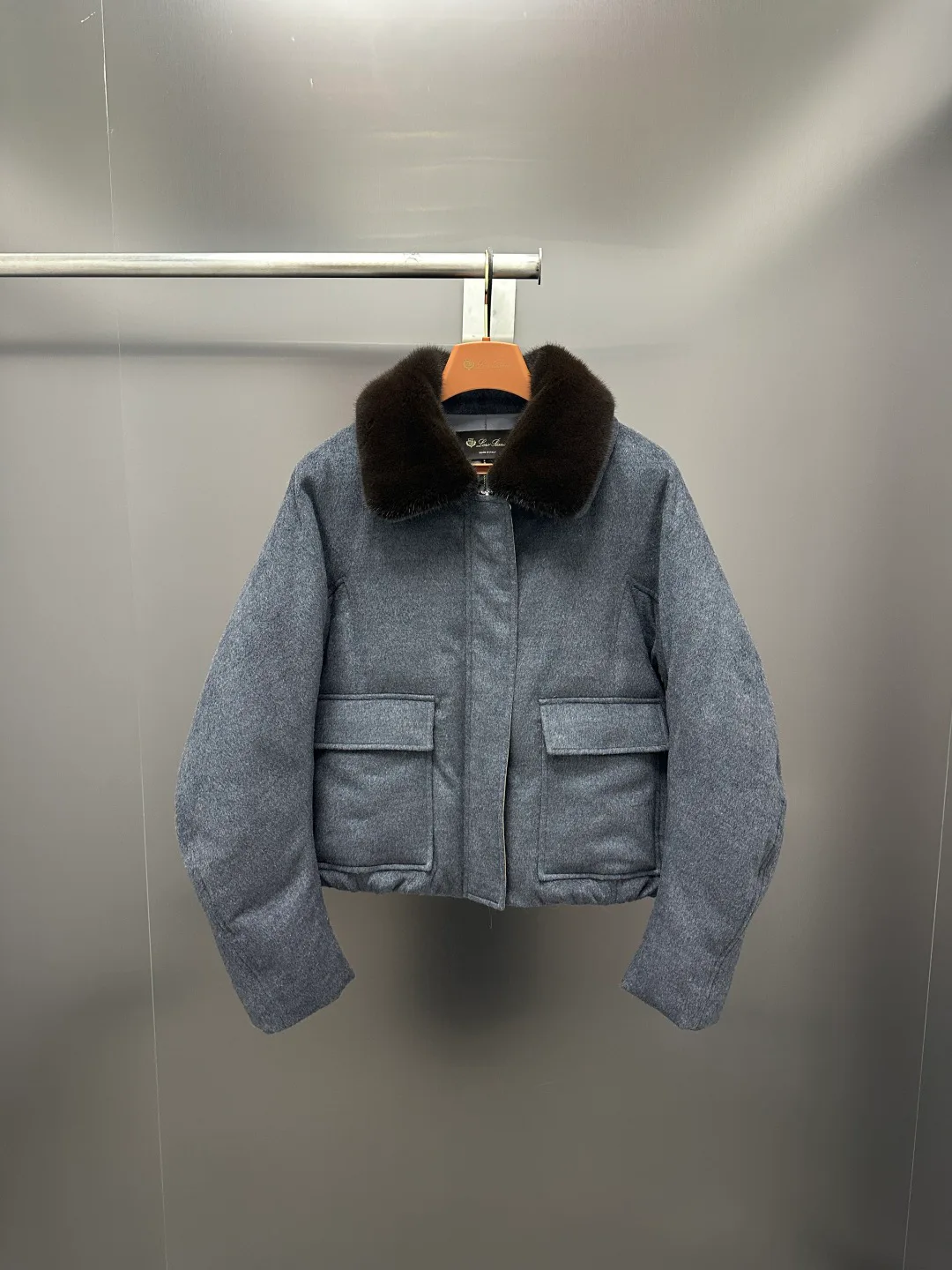 Куртки И Пуховики Женские Loro Piana 18702458