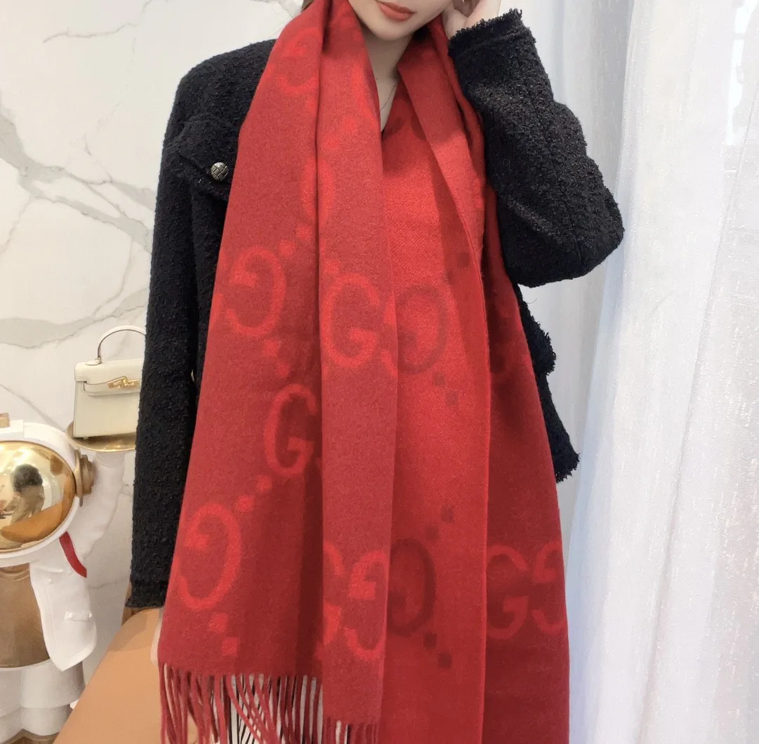 Шарфы Gucci 18105469