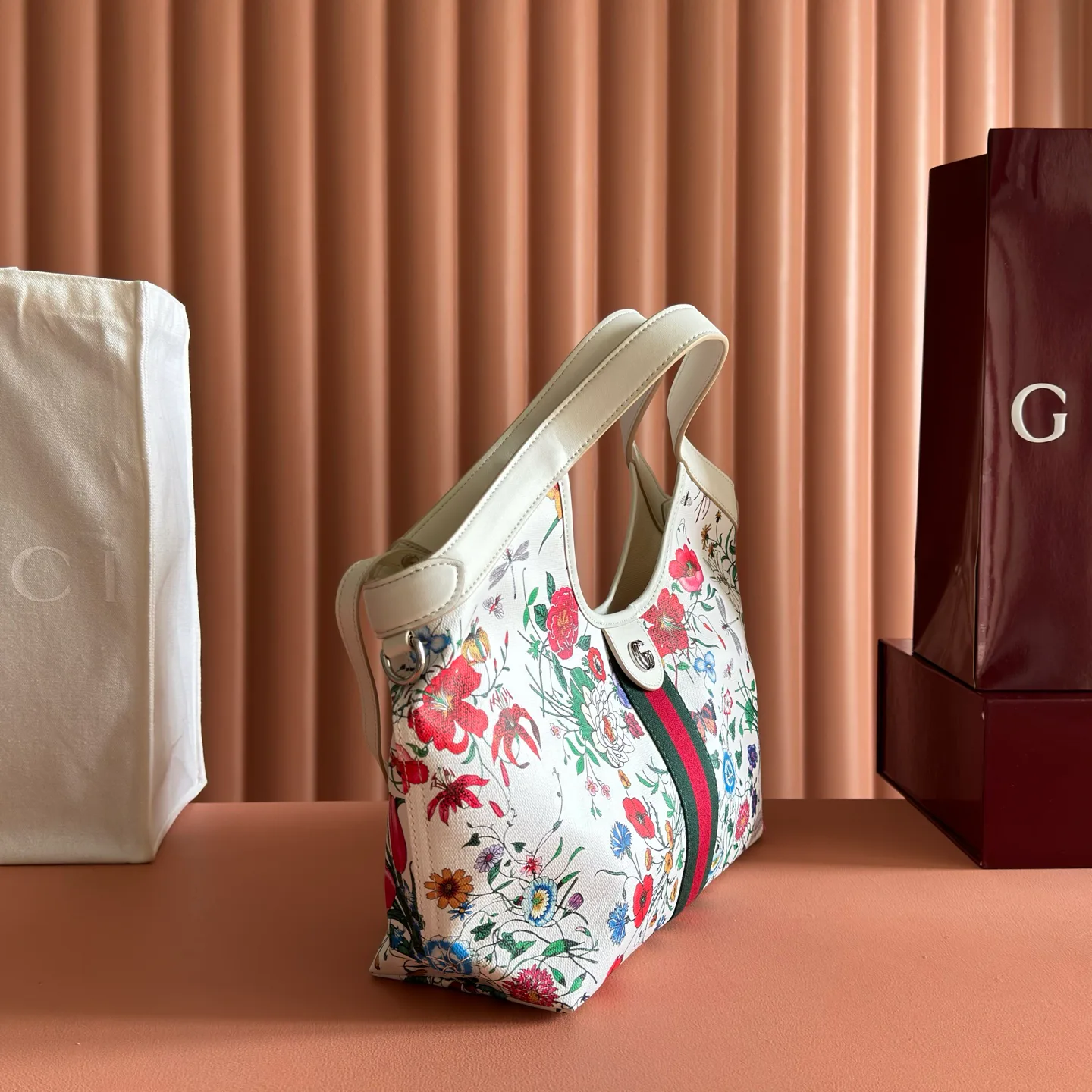 Классические Сумки Женские Gucci 18148091