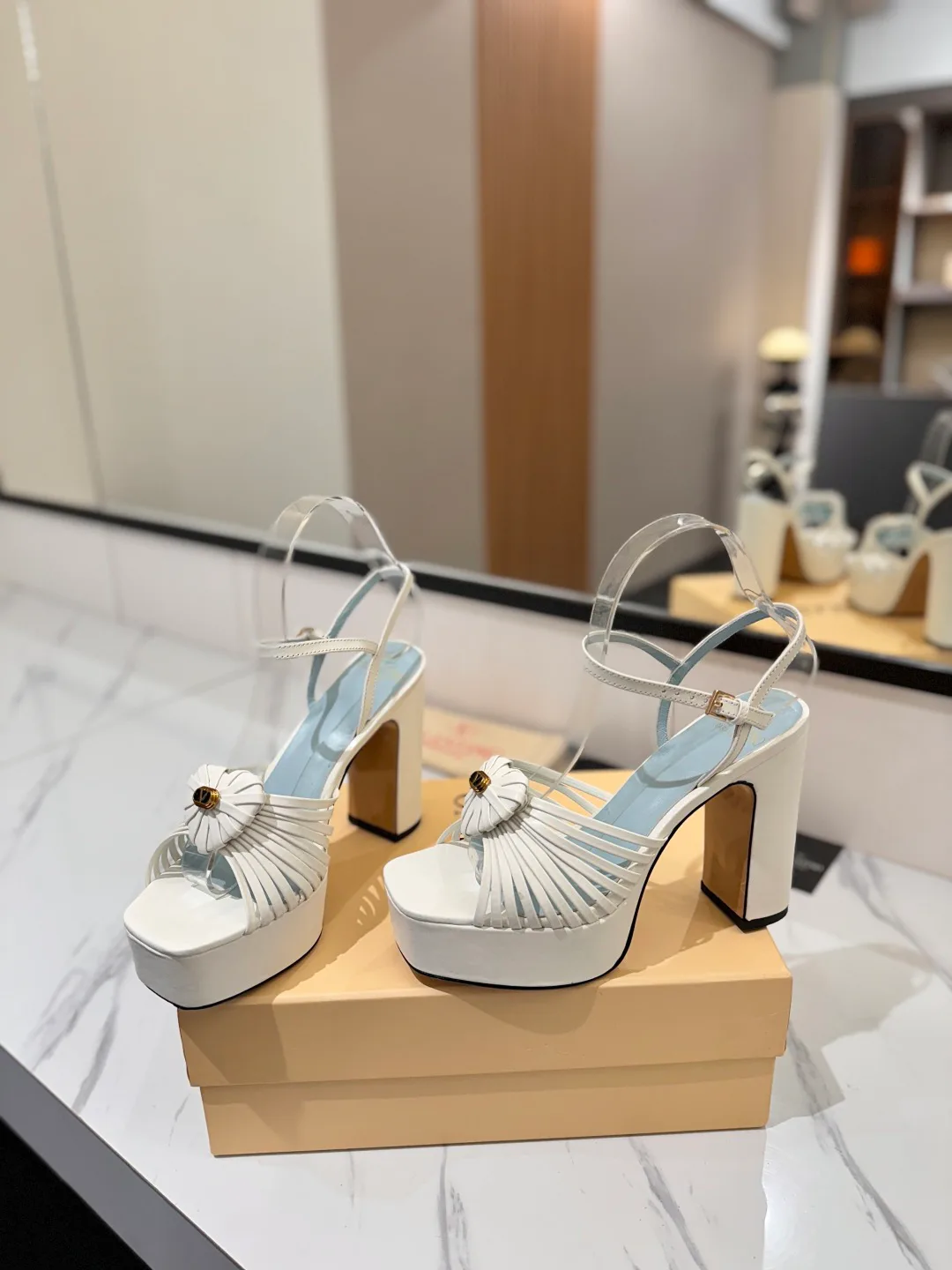 Босоножки Женские Valentino 10026786