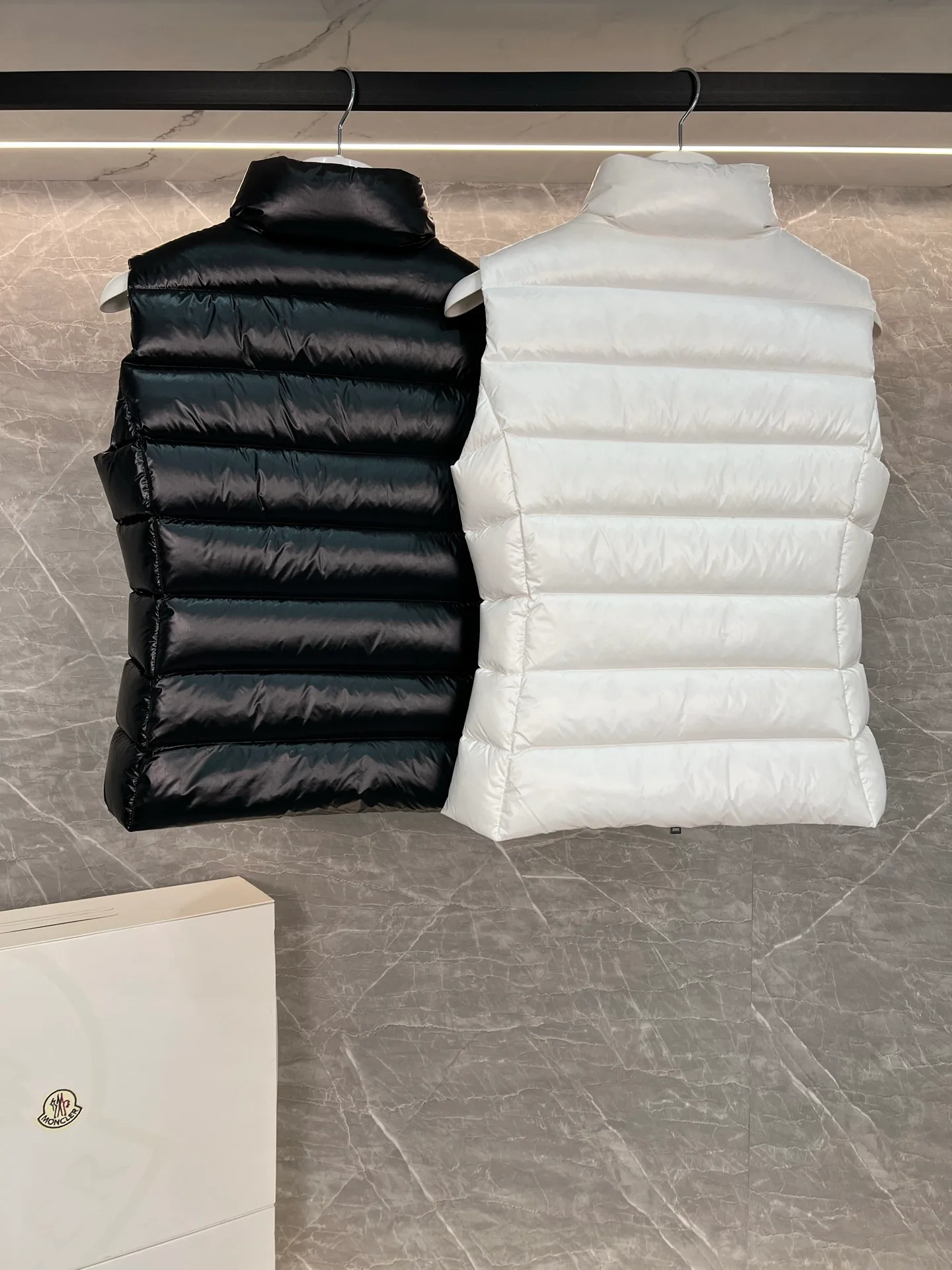 Жилеты Женские Moncler 18111346