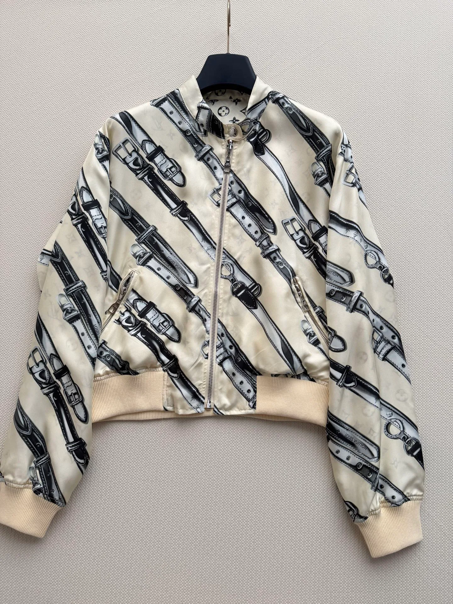 Куртки И Пуховики Женские Louis Vuitton 18362813