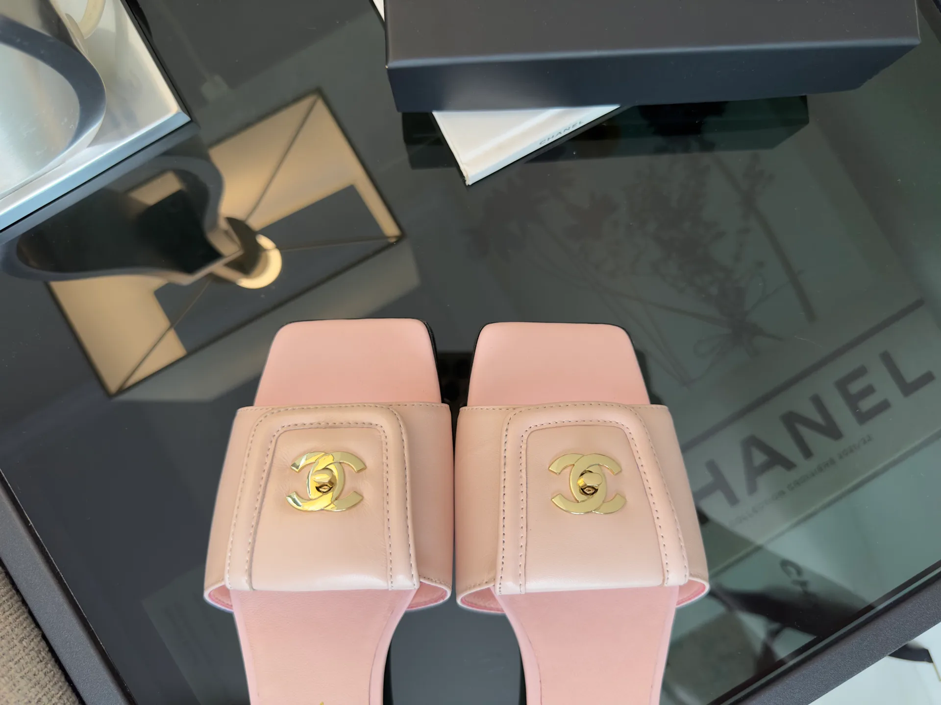Шлепанцы Женские Chanel 12139132