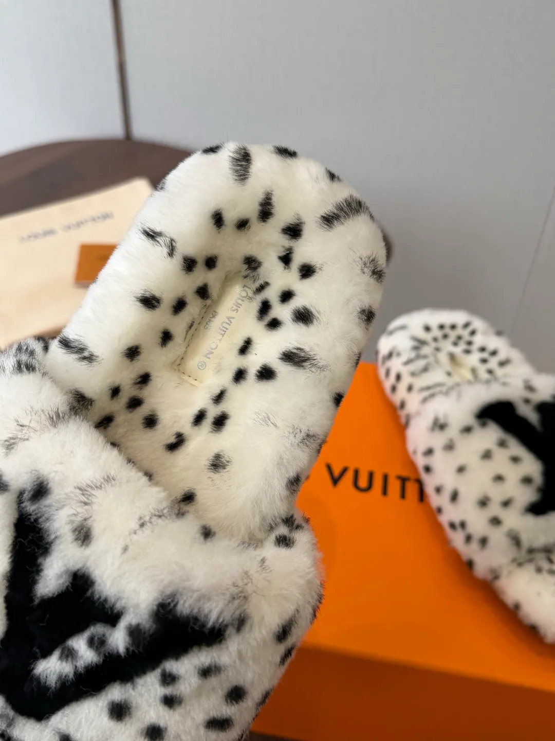 Тапочки Женские Louis Vuitton 18182965