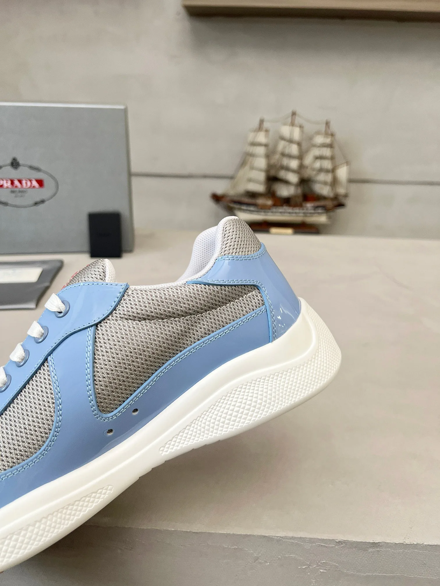 Кроссовки Женские Prada 931603