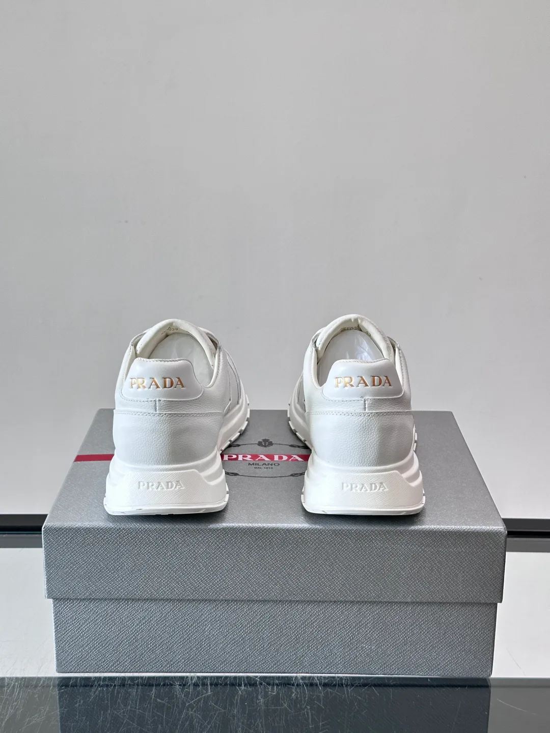 Кроссовки Женские Prada 18102658