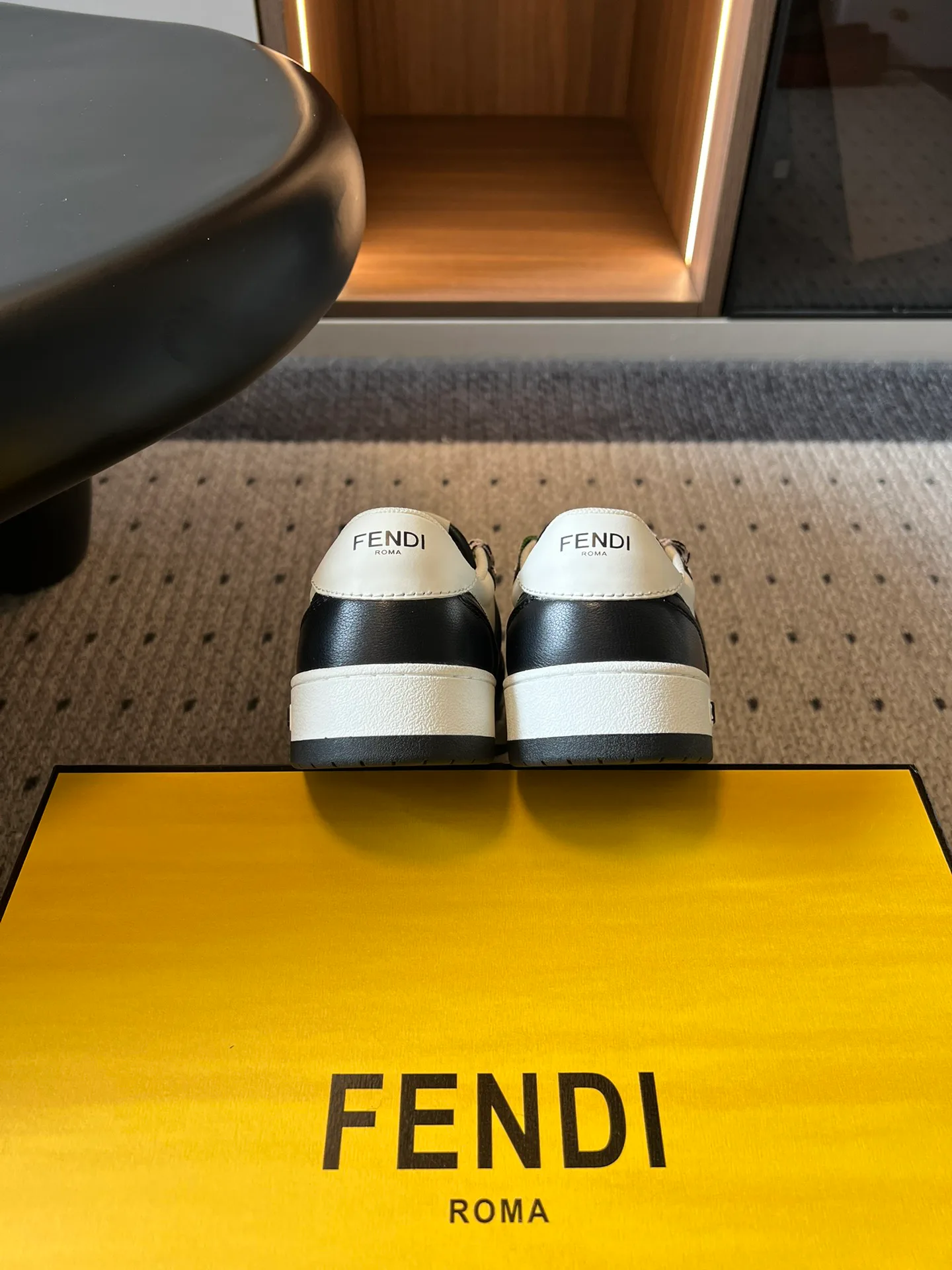 Кроссовки Женские Fendi 18497966