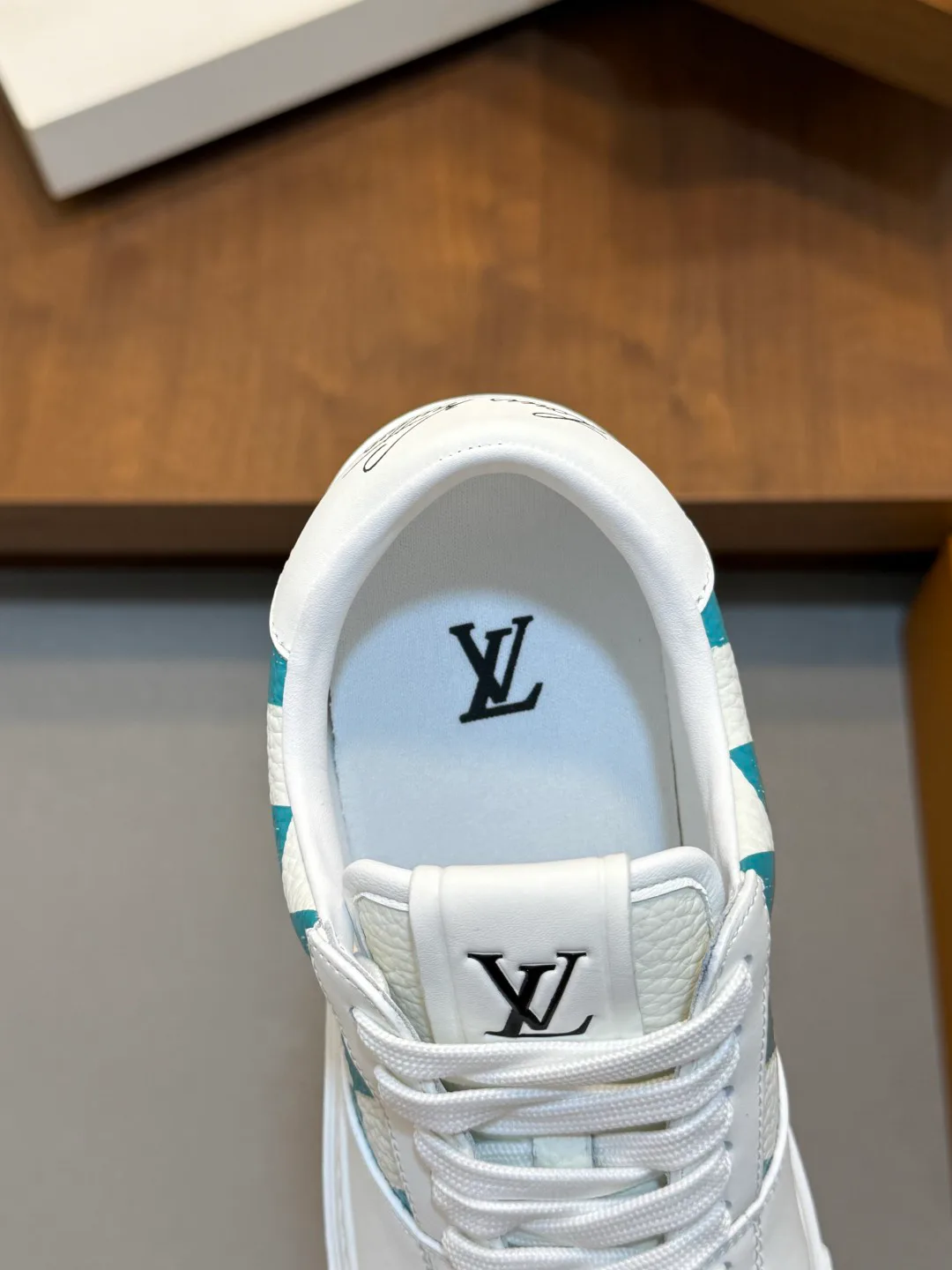 Кроссовки Мужские Louis Vuitton 17447612