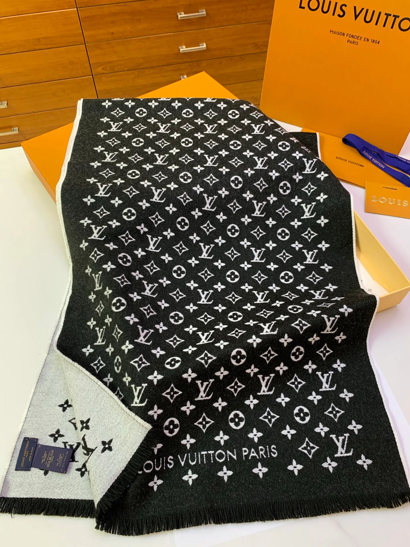 Шарфы Louis Vuitton 18535869