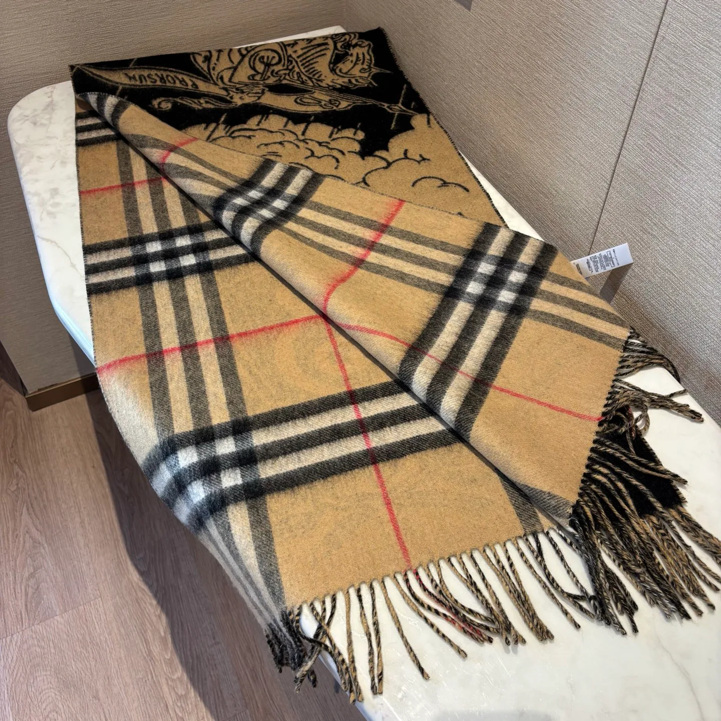 Шарфы Burberry 18507335