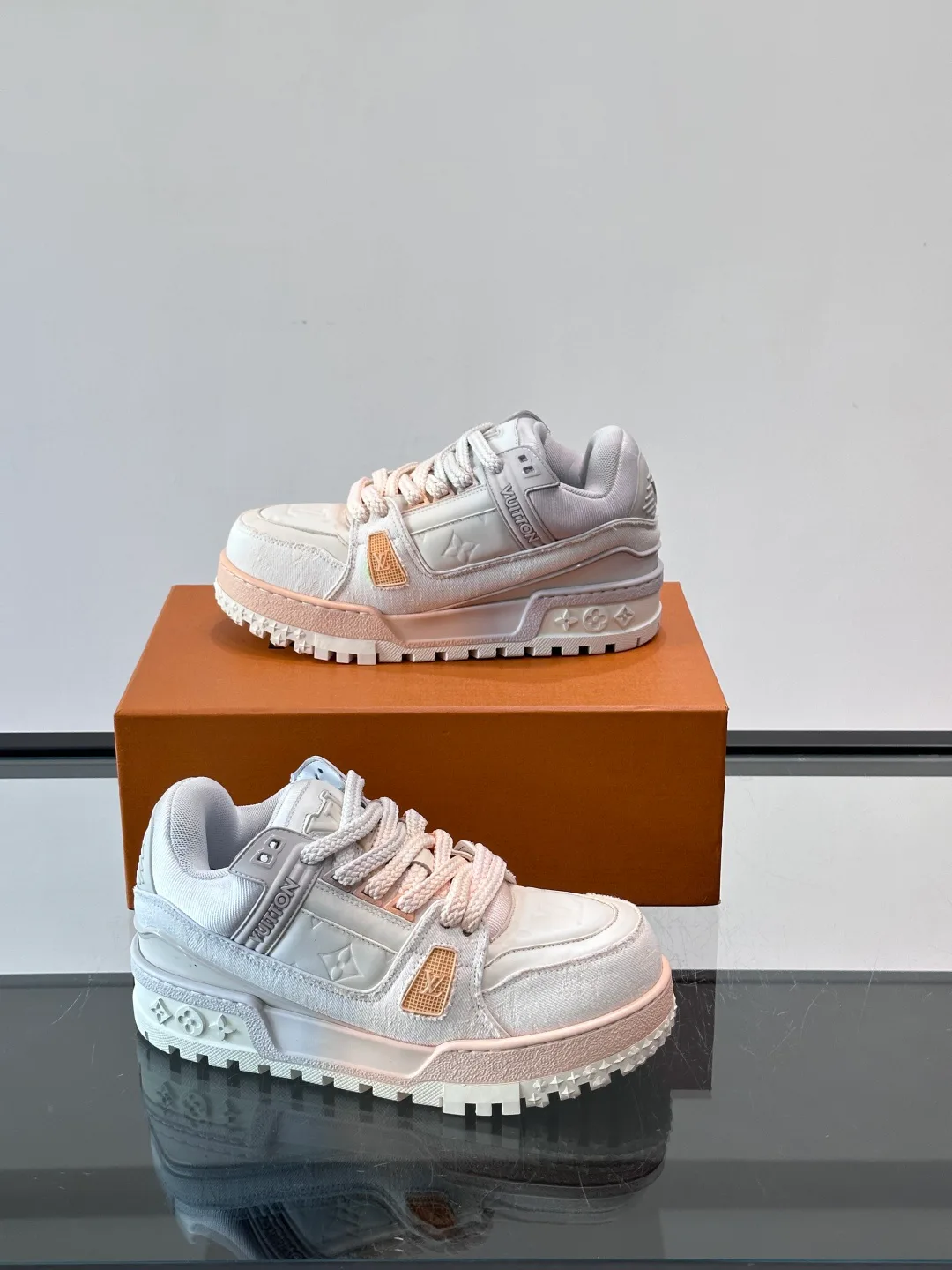 Кроссовки Женские Louis Vuitton 13580305