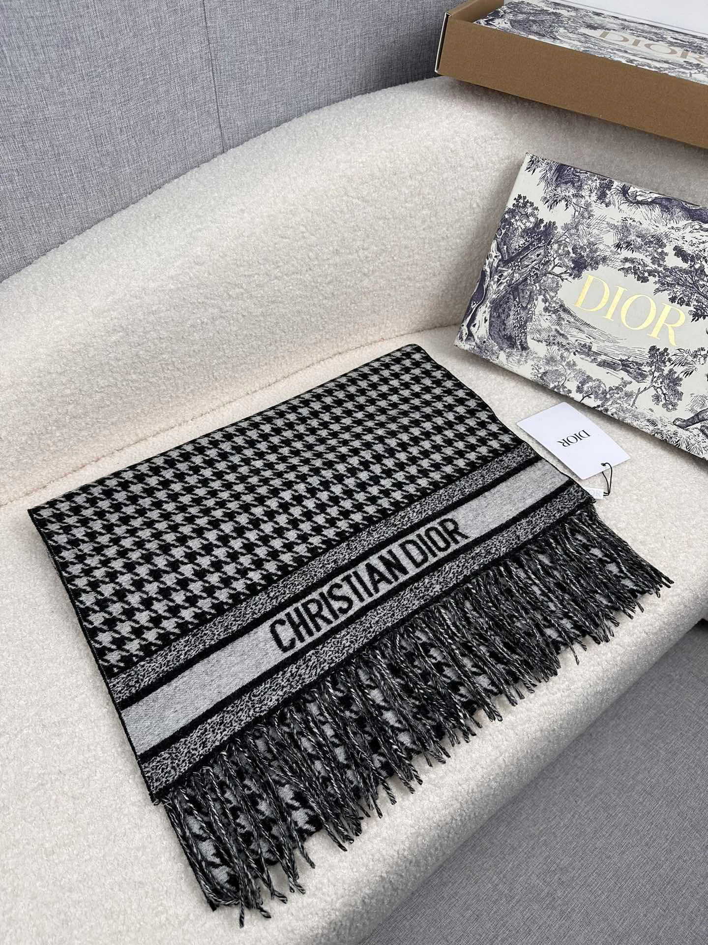 Шарфы Christian Dior 18675824