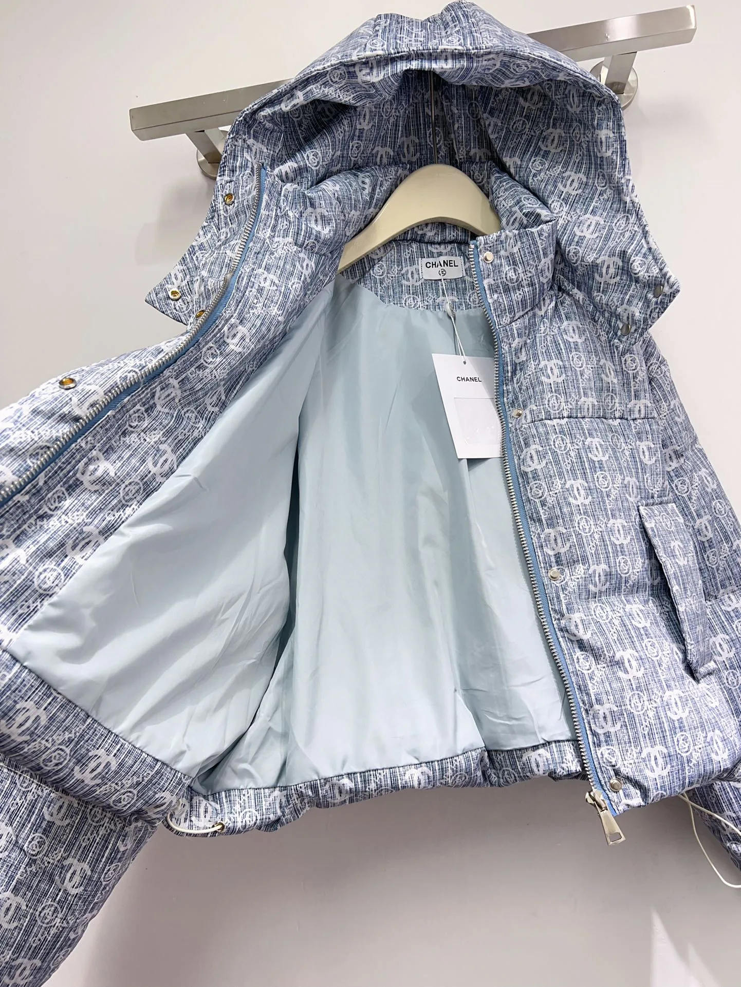 Куртки И Пуховики Женские Chanel 1137767