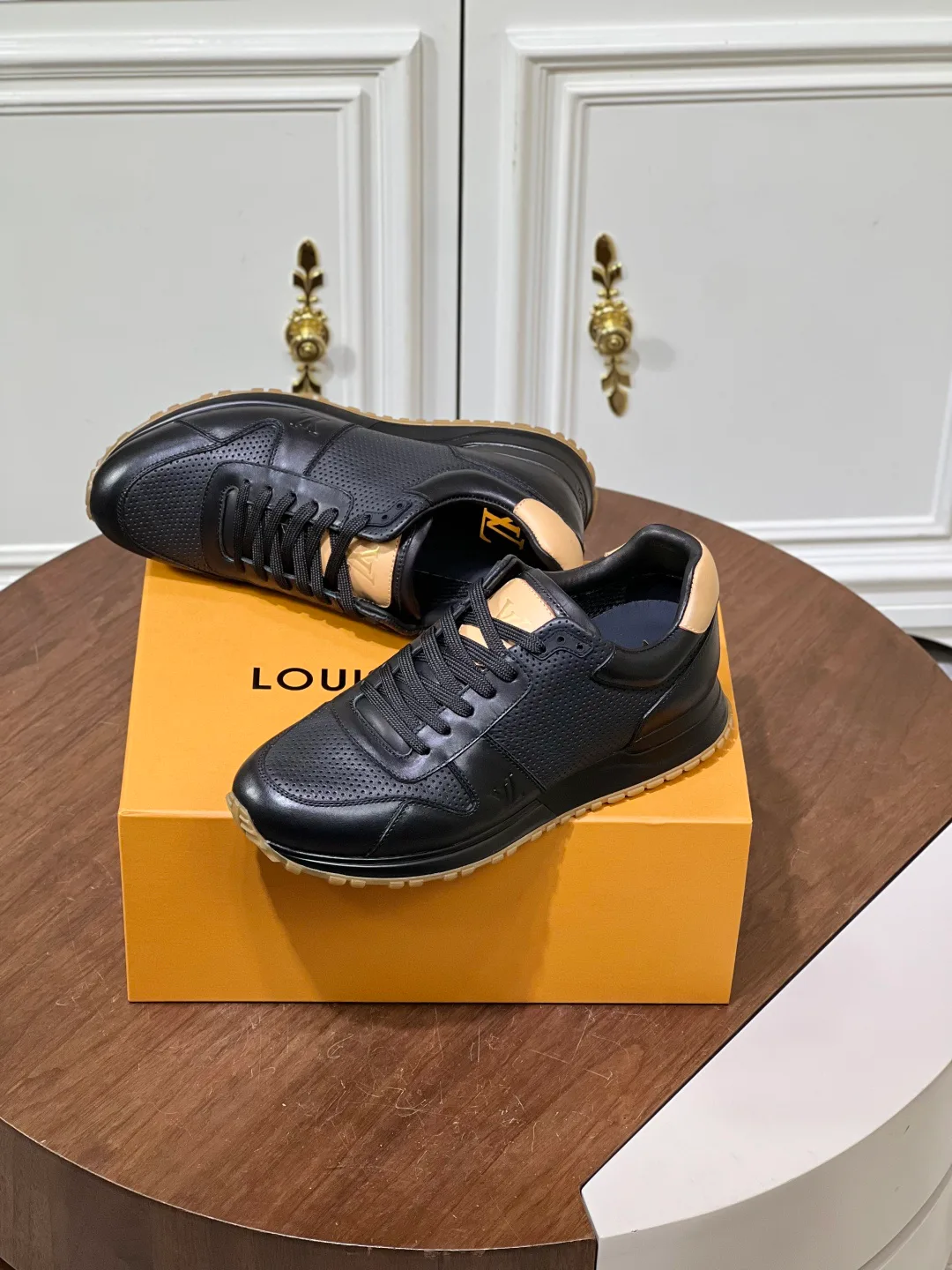 Кроссовки Мужские Louis Vuitton 18039349