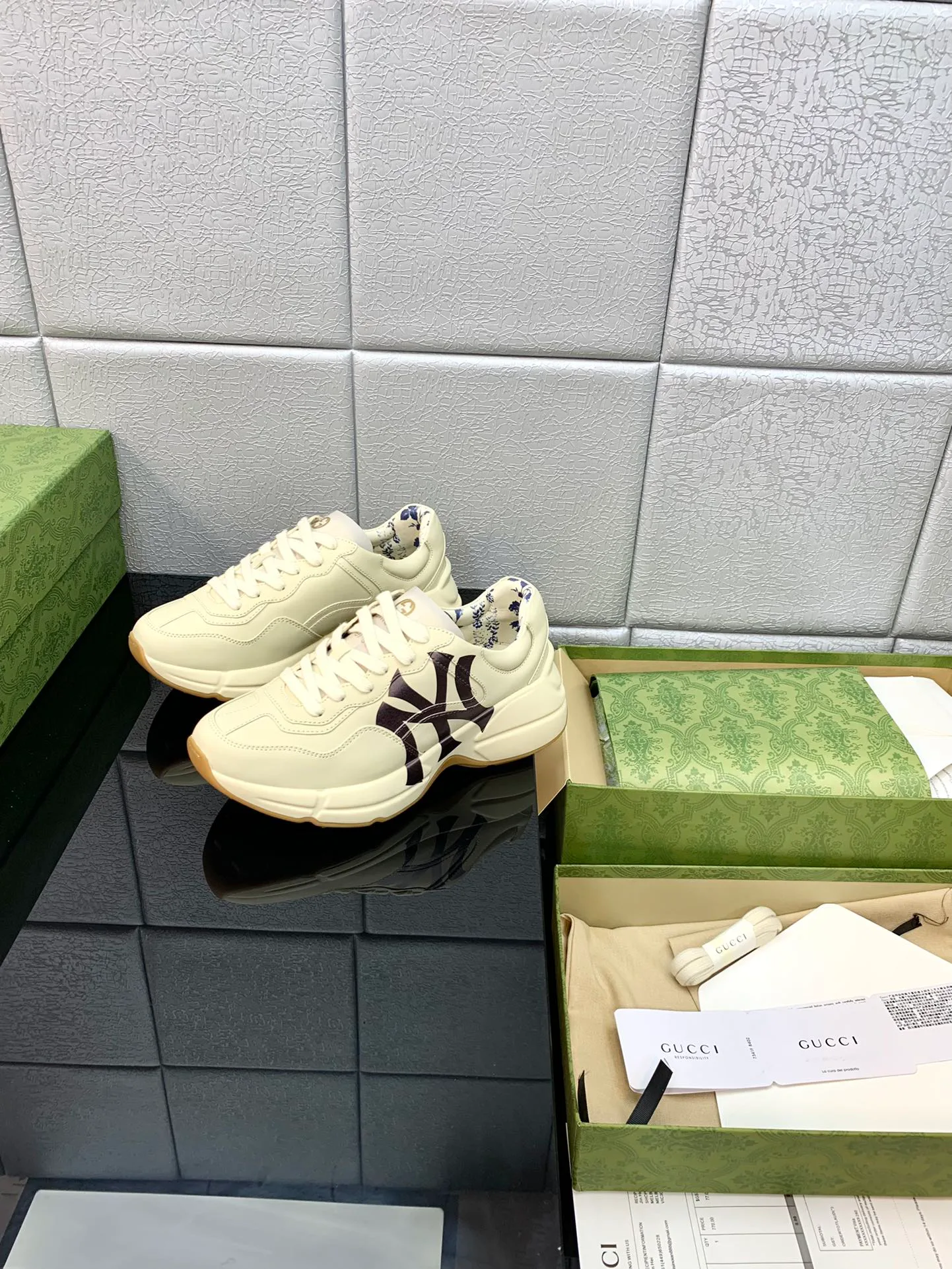 Кроссовки Женские Gucci 13080124