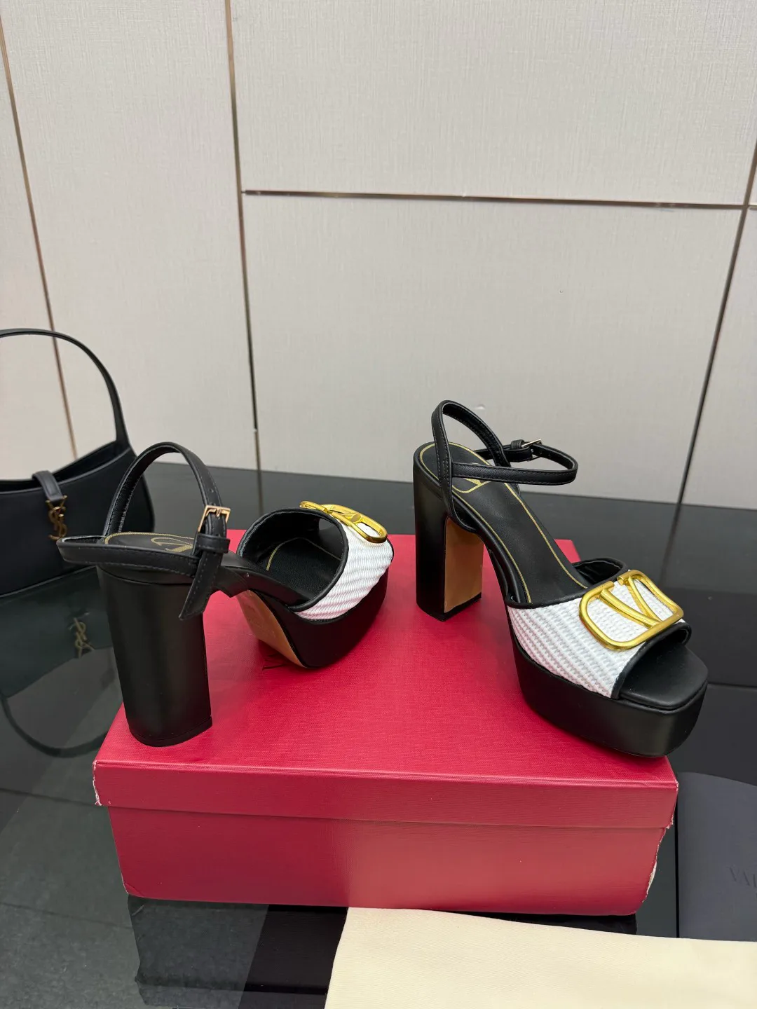 Босоножки Женские Valentino 13241317