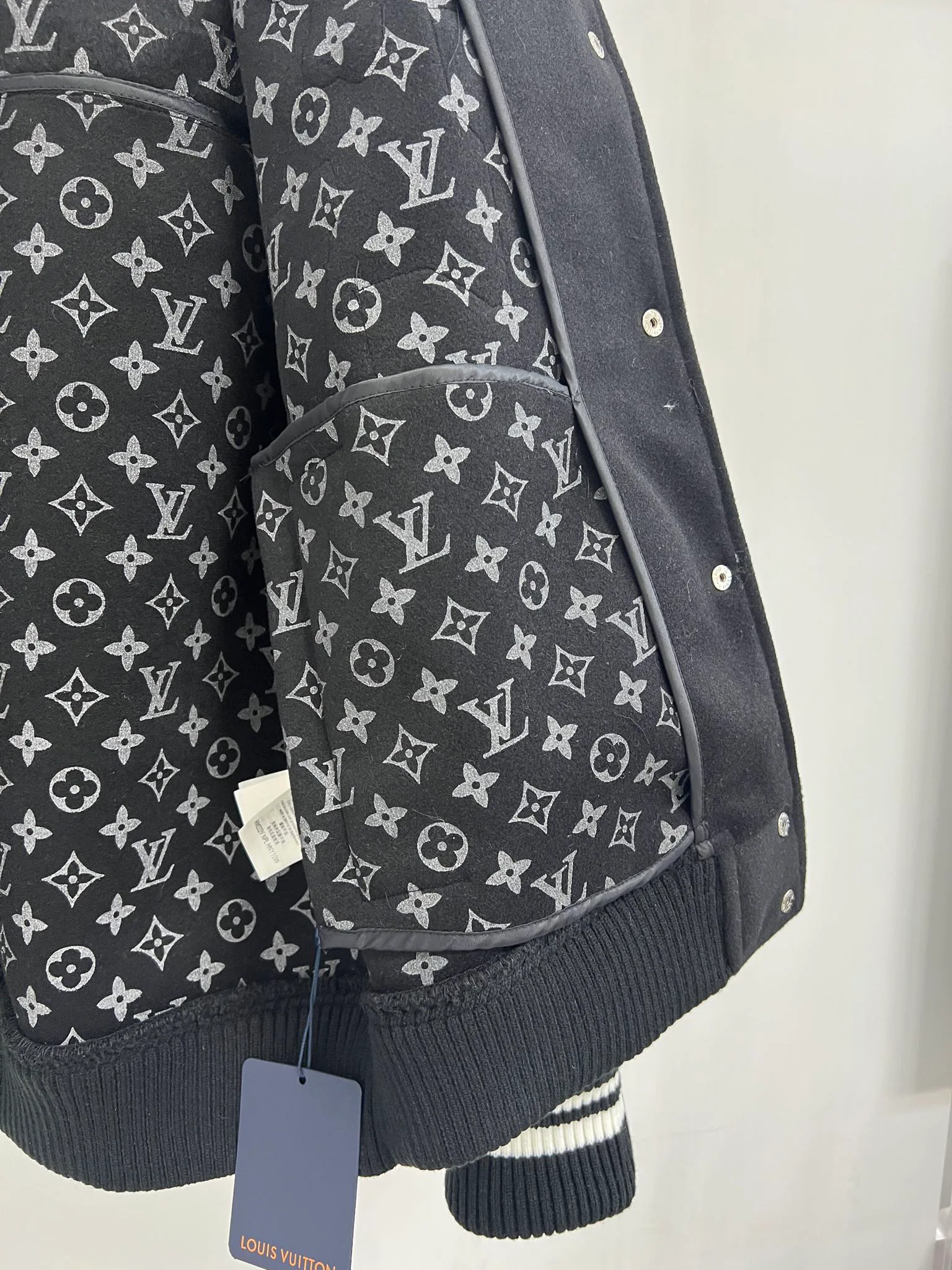 Куртки Женские Louis Vuitton Куртки Женские Louis Vuitton