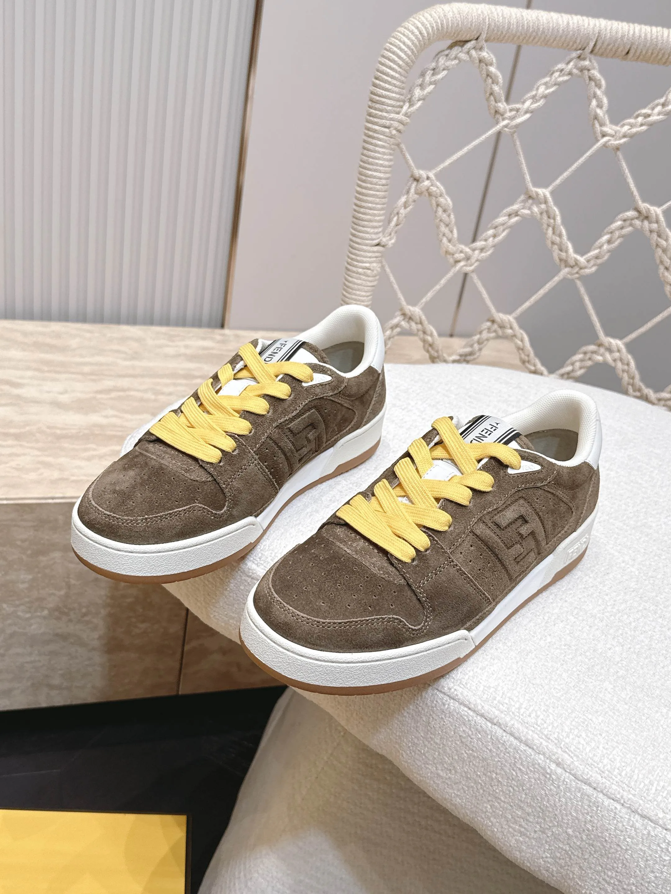 Кроссовки Женские Fendi 17682040