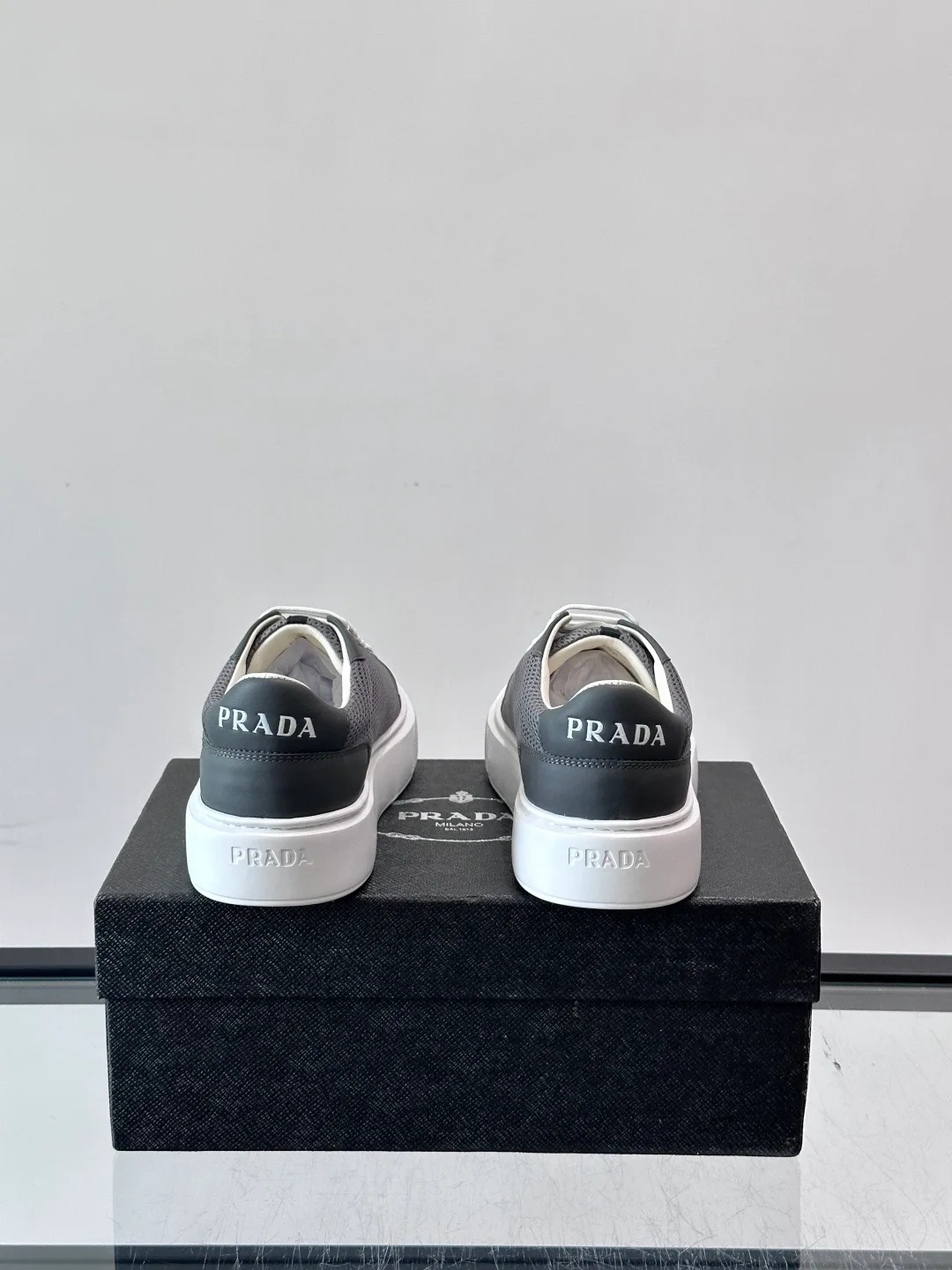 Кроссовки Женские Prada 17497963