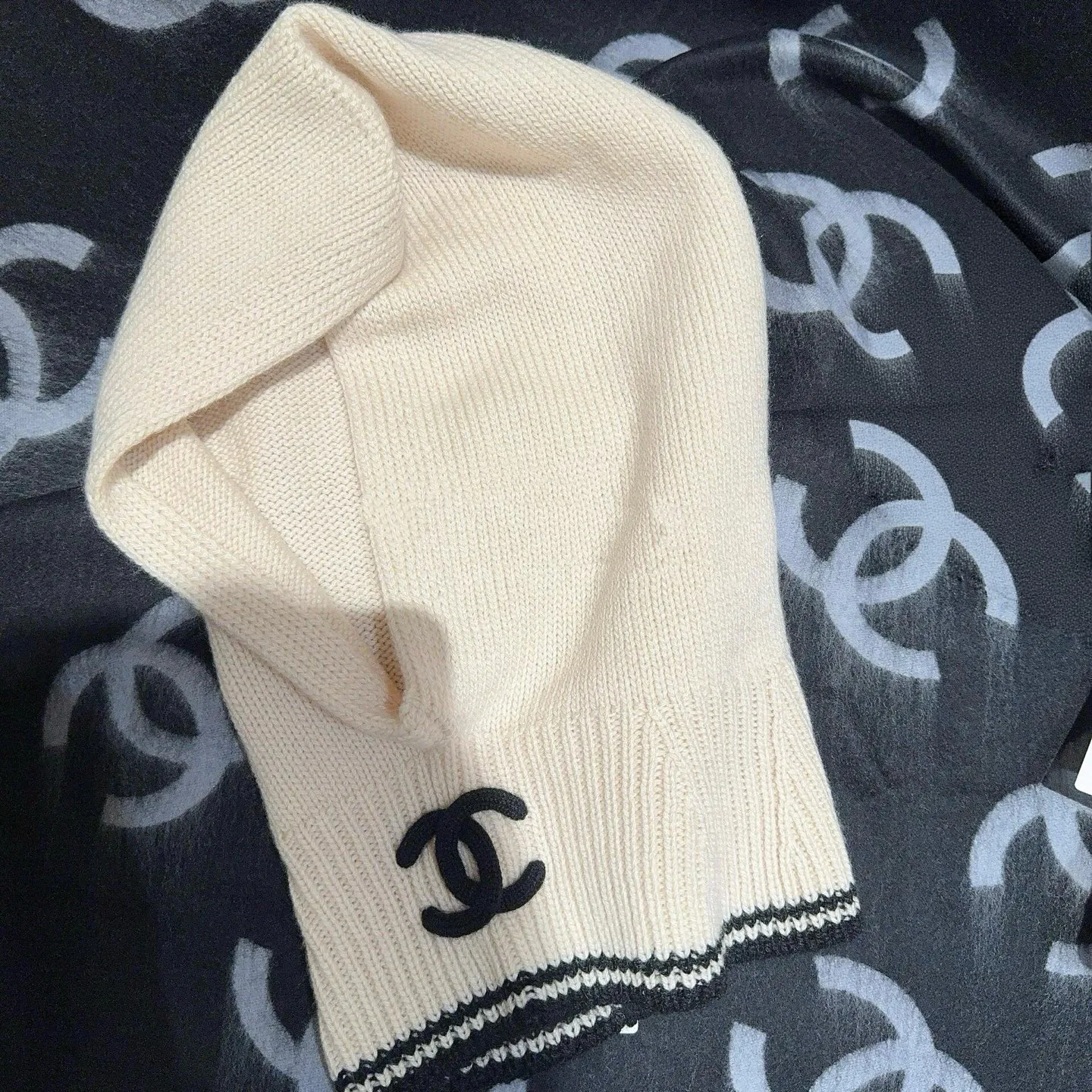 Головные Уборы Chanel 18347838